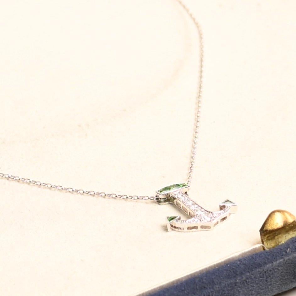 Round Cut Diamonds (Approx 0.3-Carats) and Emerald (Approx 0.2-Carats) Necklace In Excellent Condition For Sale In New York, NY
