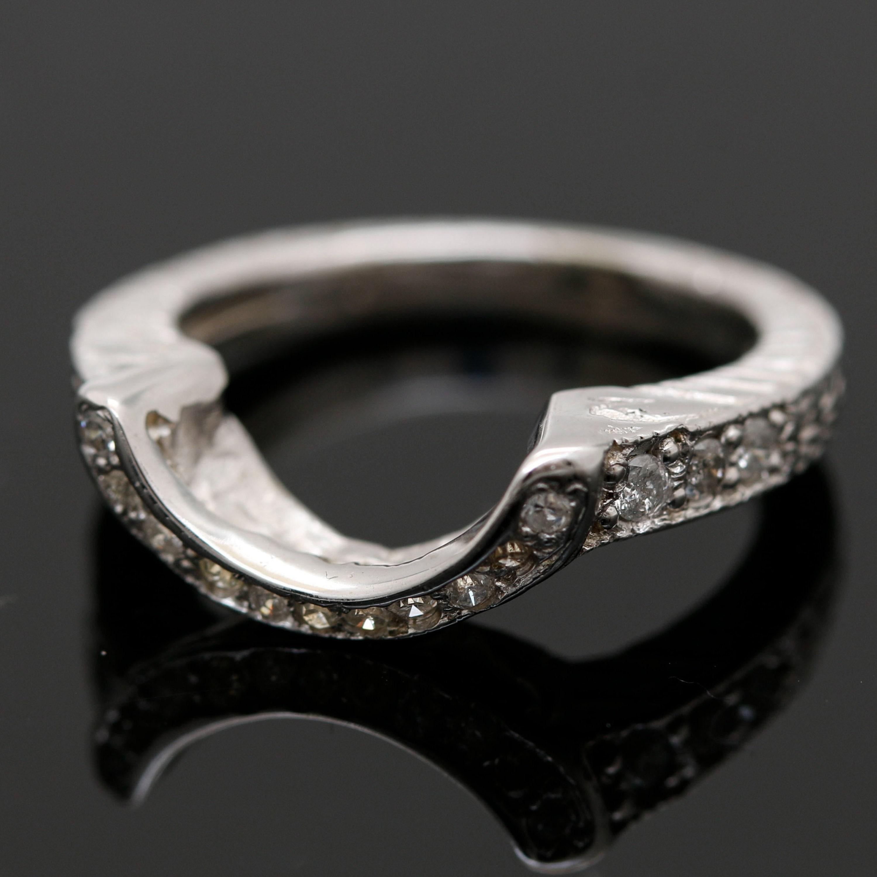 Im Angebot: 18 Karat Gold 1,19 Karat natürlicher Diamant Verlobungsring Set, Art déco-Ehering () 4