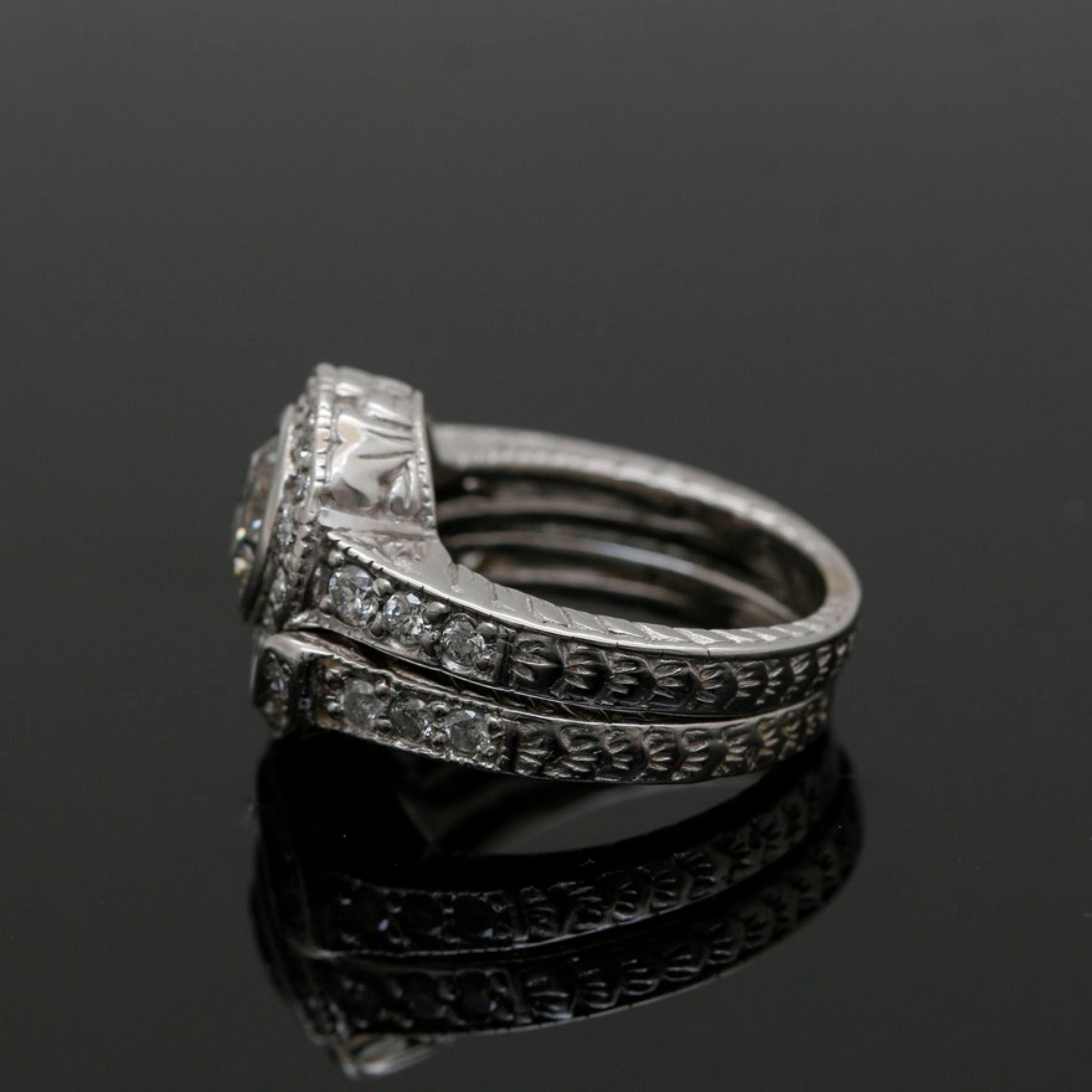 Im Angebot: 18 Karat Gold 1,19 Karat natürlicher Diamant Verlobungsring Set, Art déco-Ehering () 5