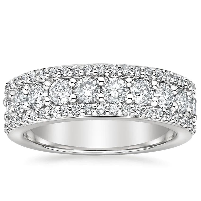 For Sale:  Round Cut Diamonds 14K Gold Shared Prong Setting Ring 4