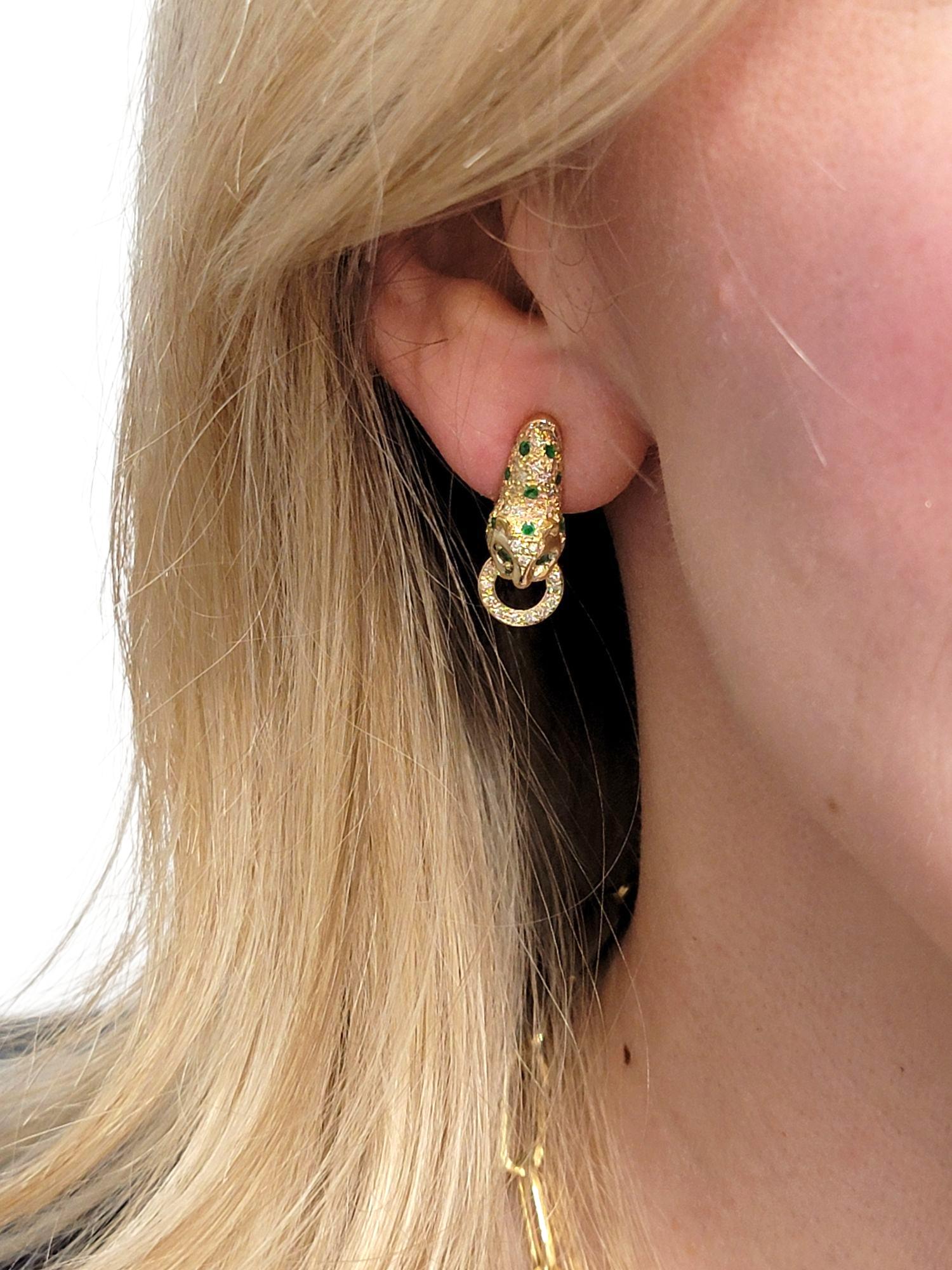 Boucles d'oreilles panthère Omega en or jaune 14 carats avec émeraudes taille ronde et diamants en vente 4