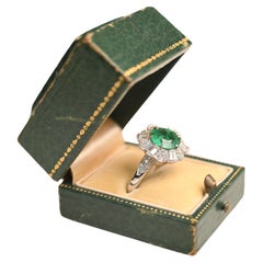 Bague florale en or blanc 18 carats, émeraude de taille ronde (environ 2,3 carats) et diamants