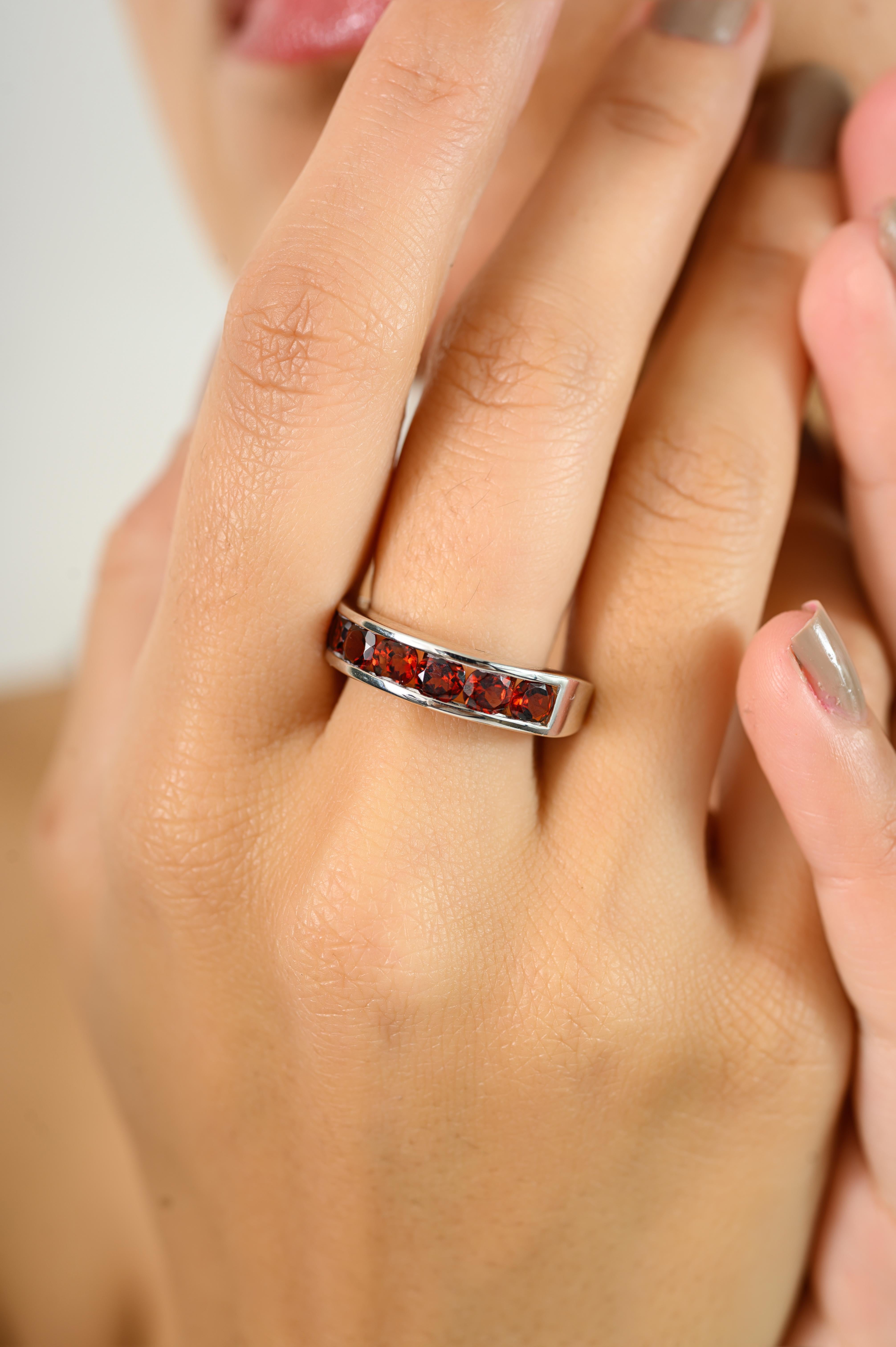 Im Angebot: Round Cut Granat Edelstein halbe Ewigkeit Band Ring in Silber perfektes Geschenk für Sie () 4