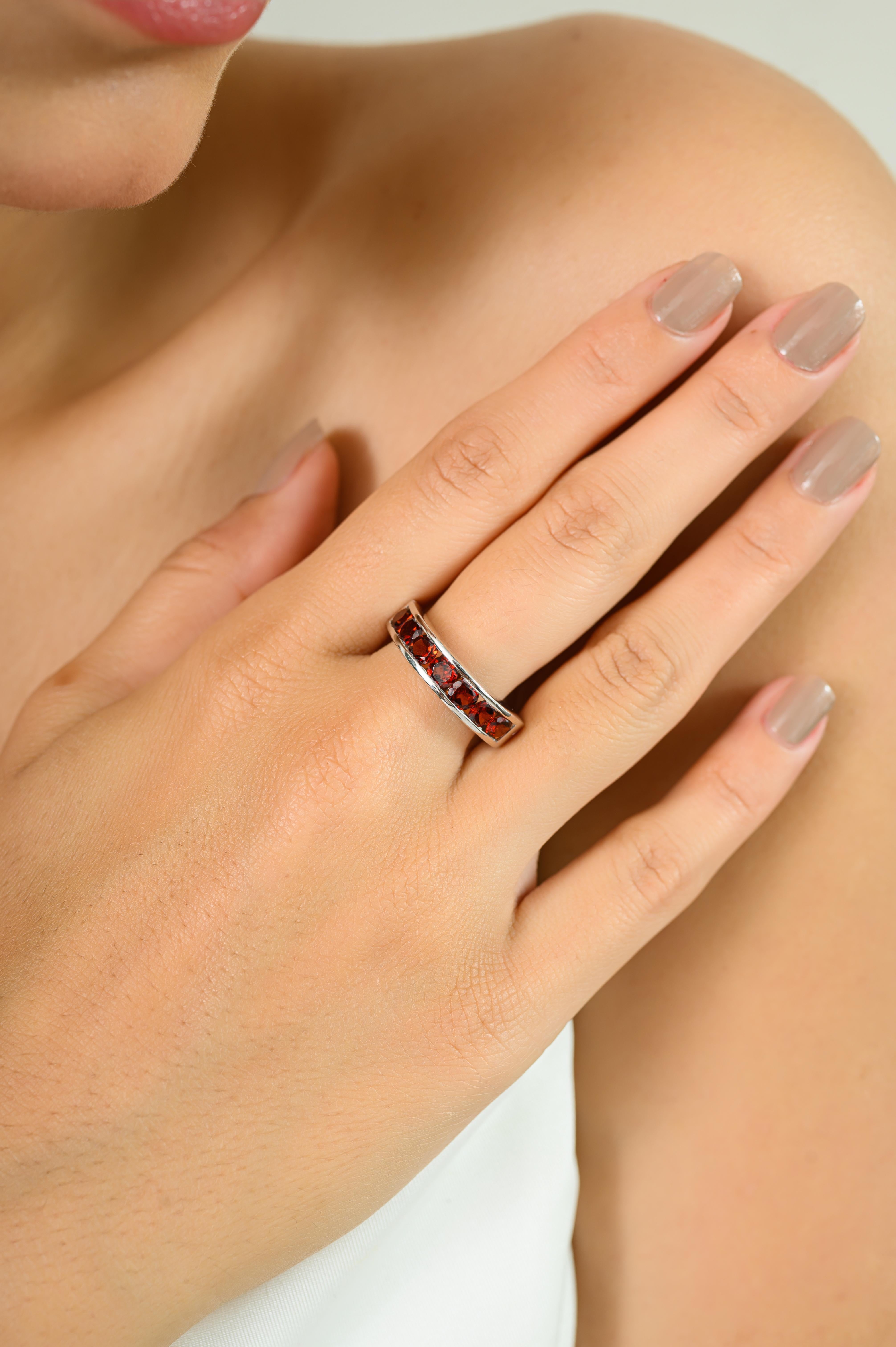 Im Angebot: Round Cut Granat Edelstein halbe Ewigkeit Band Ring in Silber perfektes Geschenk für Sie () 8