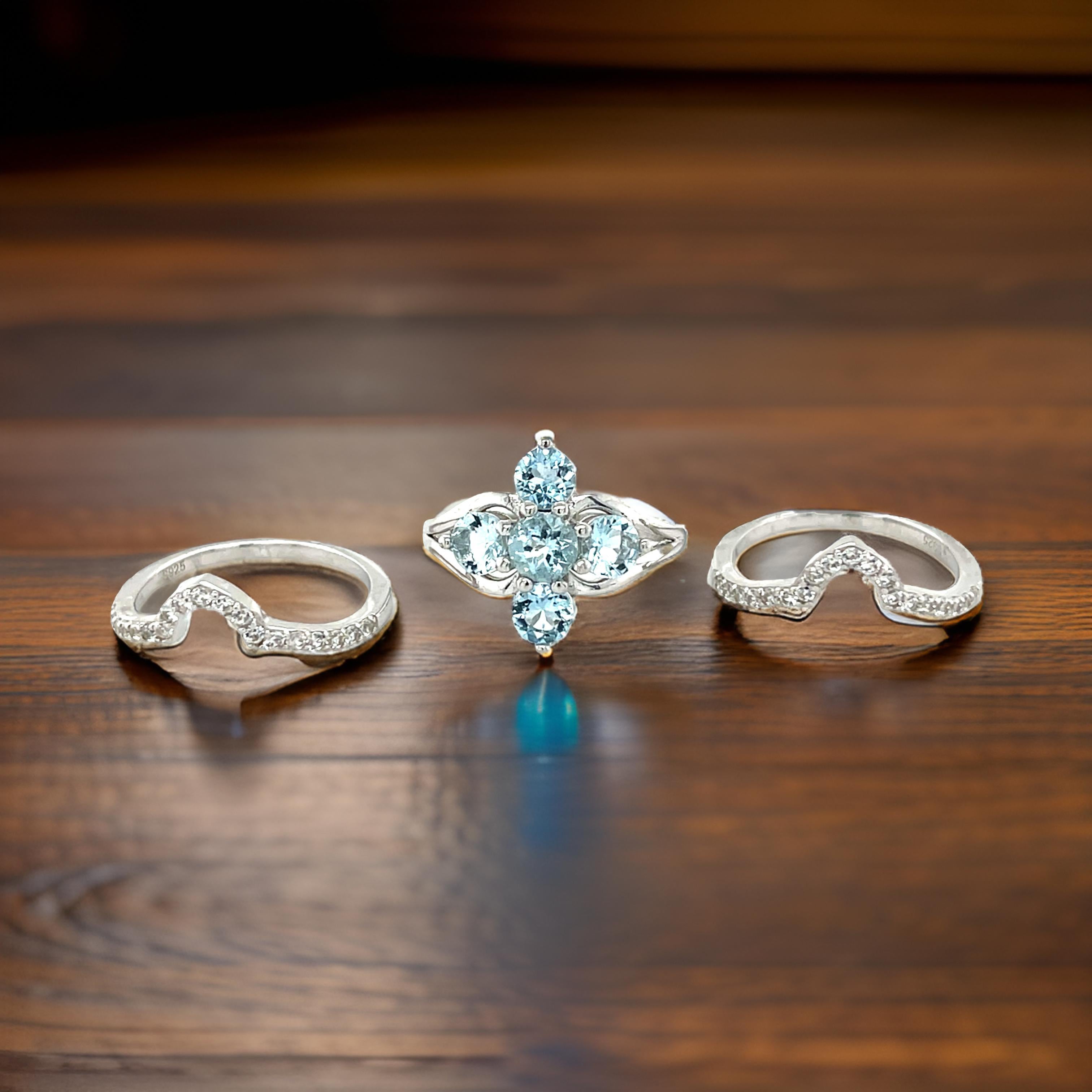 Bague de fiançailles de naissance de mars sertie d'aigue-marine naturelle de taille ronde Neuf - En vente à New York, NY