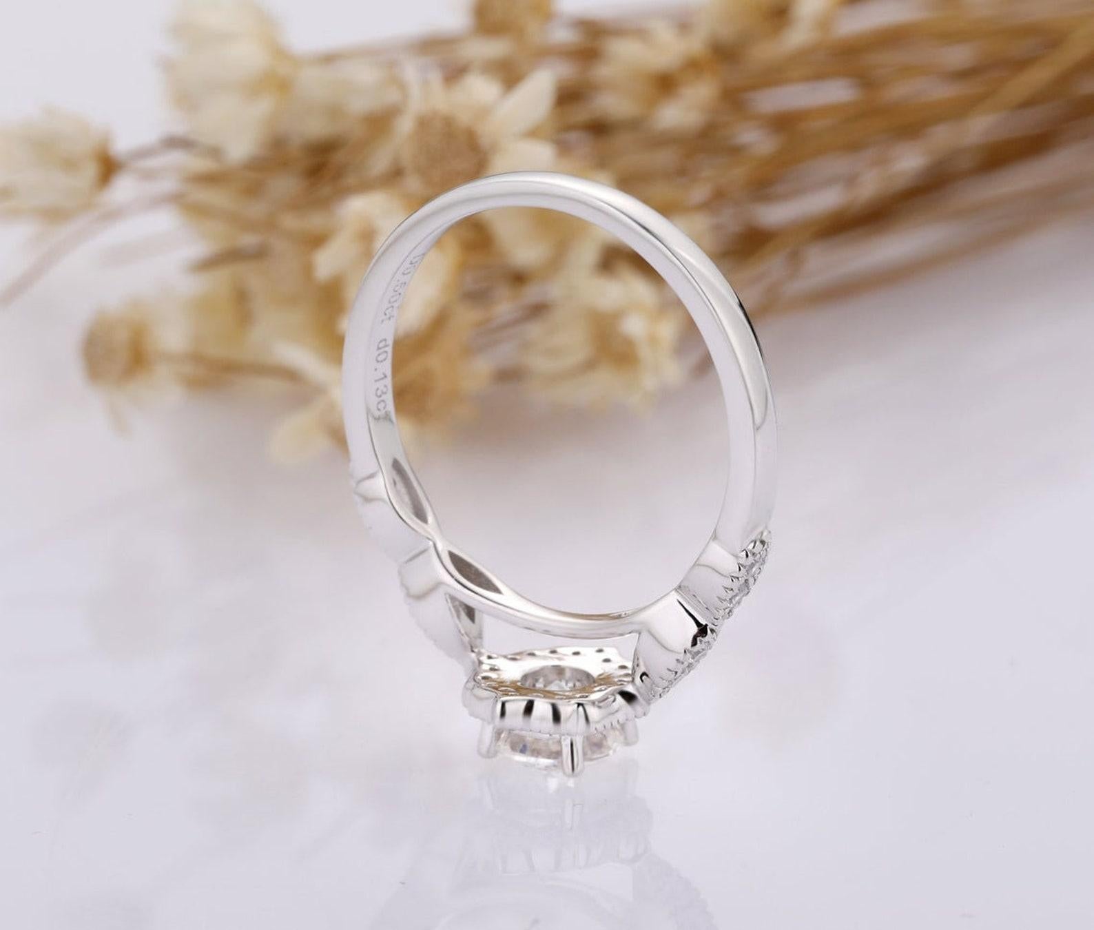 da uomo o donna Anello di fidanzamento con moissanite taglio rotondo in argento 925 per lei. in vendita