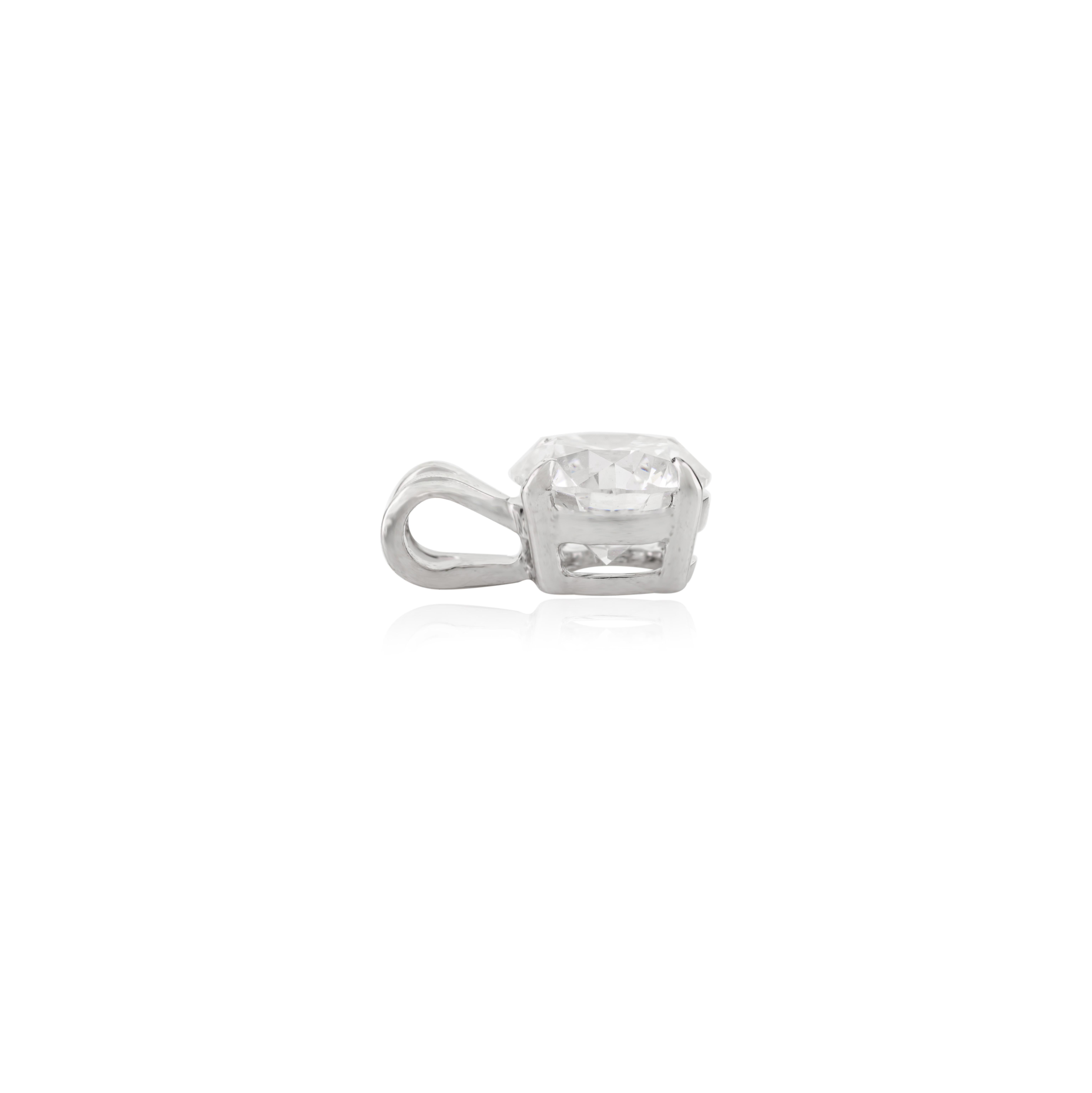 Modernist Round Cut Moissanite Gold Pendant in 18k Solid White Gold Gift for Mom For Sale