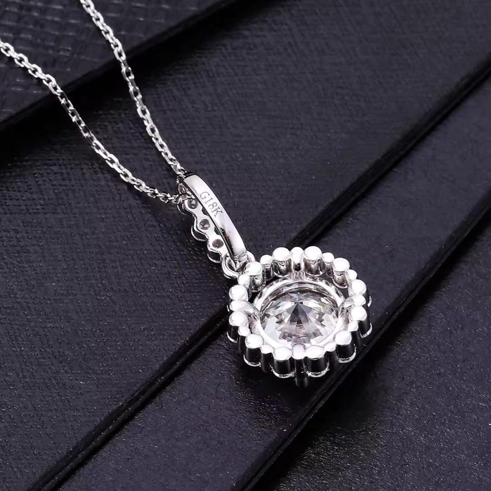 Rundschliff Moissanit Anh�änger 925 Sterling Silber Solitär Halo Anhänger Halskette im Zustand „Neu“ in Chicago, IL