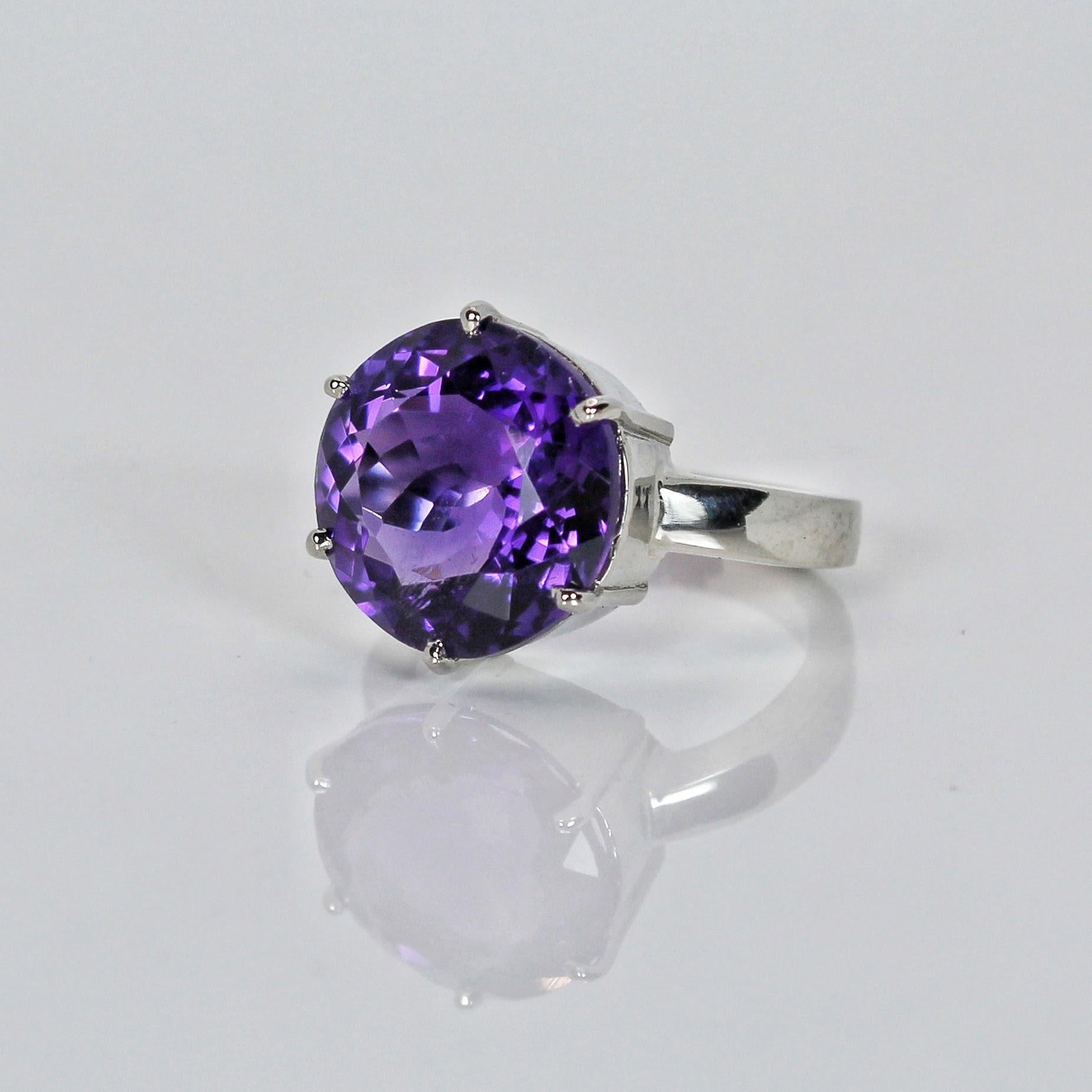 Women's Round Cut Natural Amethyst Gemstone Ring For Sale