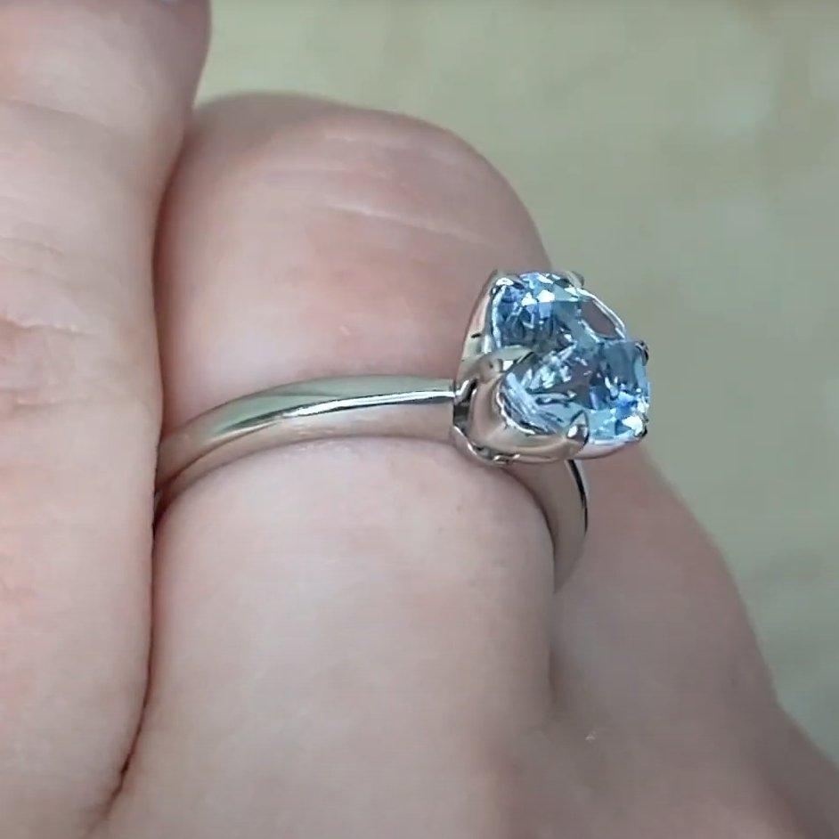 Solitärring, Platin mit natürlichem Aquamarin im Rundschliff ( ca. 1,60 Karat) im Zustand „Hervorragend“ im Angebot in New York, NY