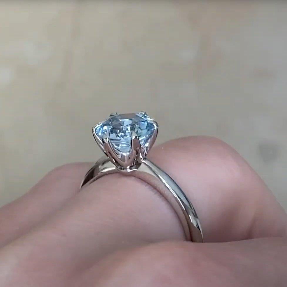 Solitärring, Platin mit natürlichem Aquamarin im Rundschliff ( ca. 1,60 Karat) im Zustand „Hervorragend“ im Angebot in New York, NY