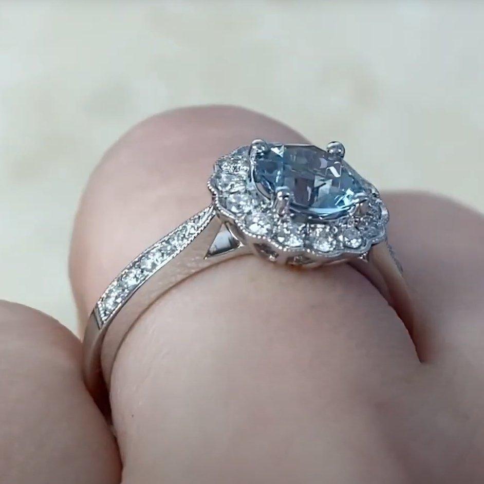 Anillo en racimo de aguamarina natural de corte redondo (aprox. 0,70 quilates), oro blanco de 18k Corte redondo en venta