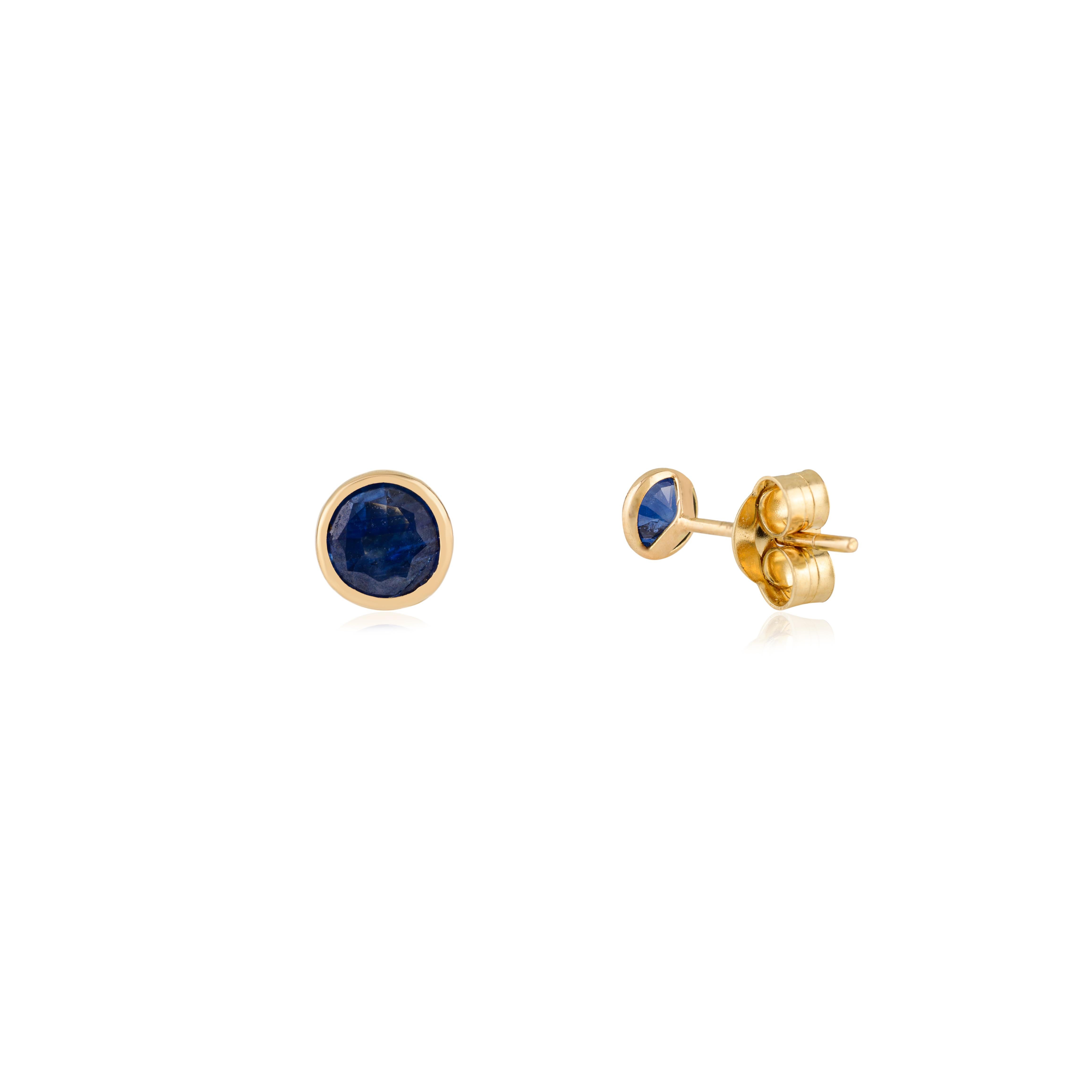 Boucles d'oreilles en or jaune massif 14K serties d'un saphir bleu naturel de taille ronde Neuf - En vente à New York, NY