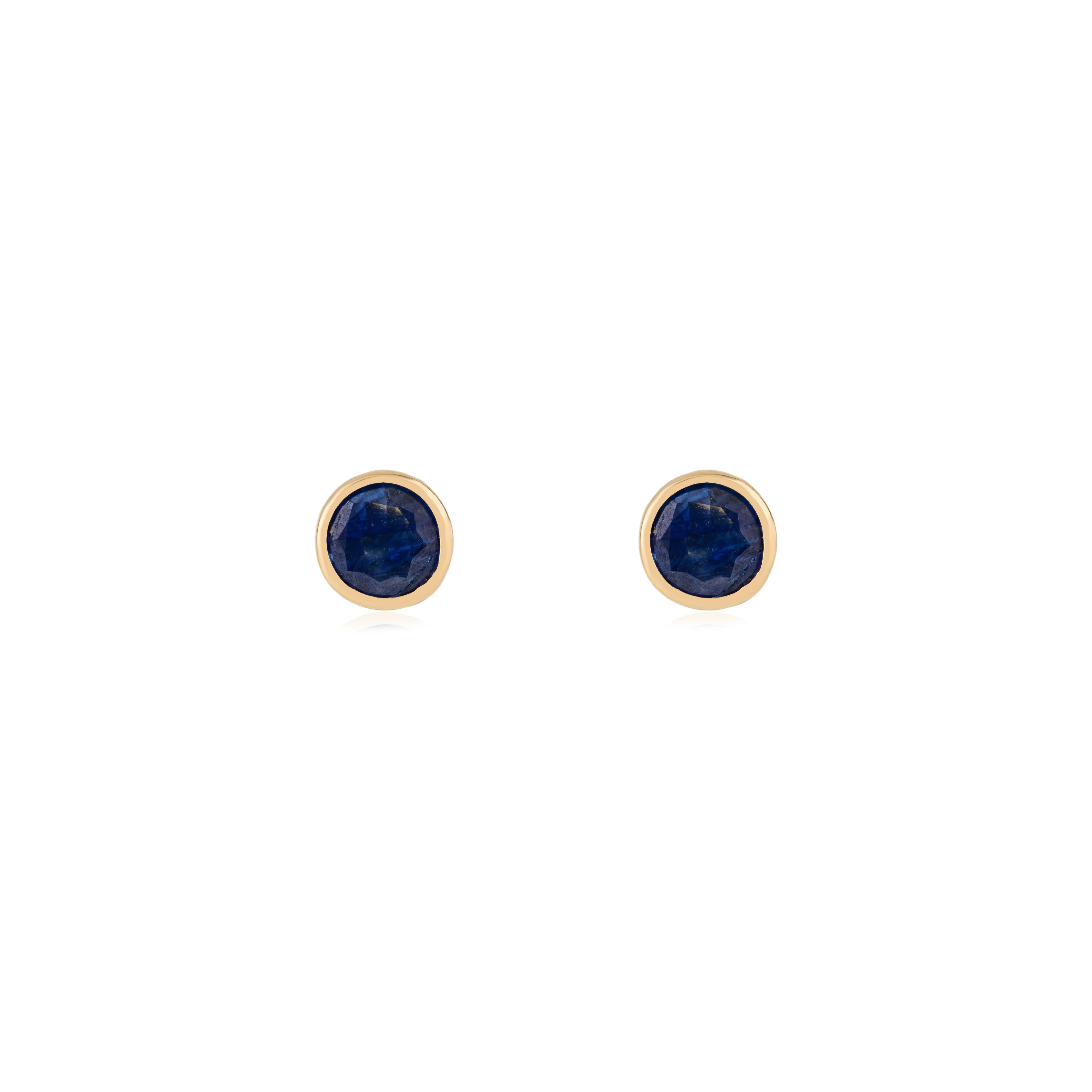 Boucles d'oreilles en or jaune massif 14K serties d'un saphir bleu naturel de taille ronde en vente 3