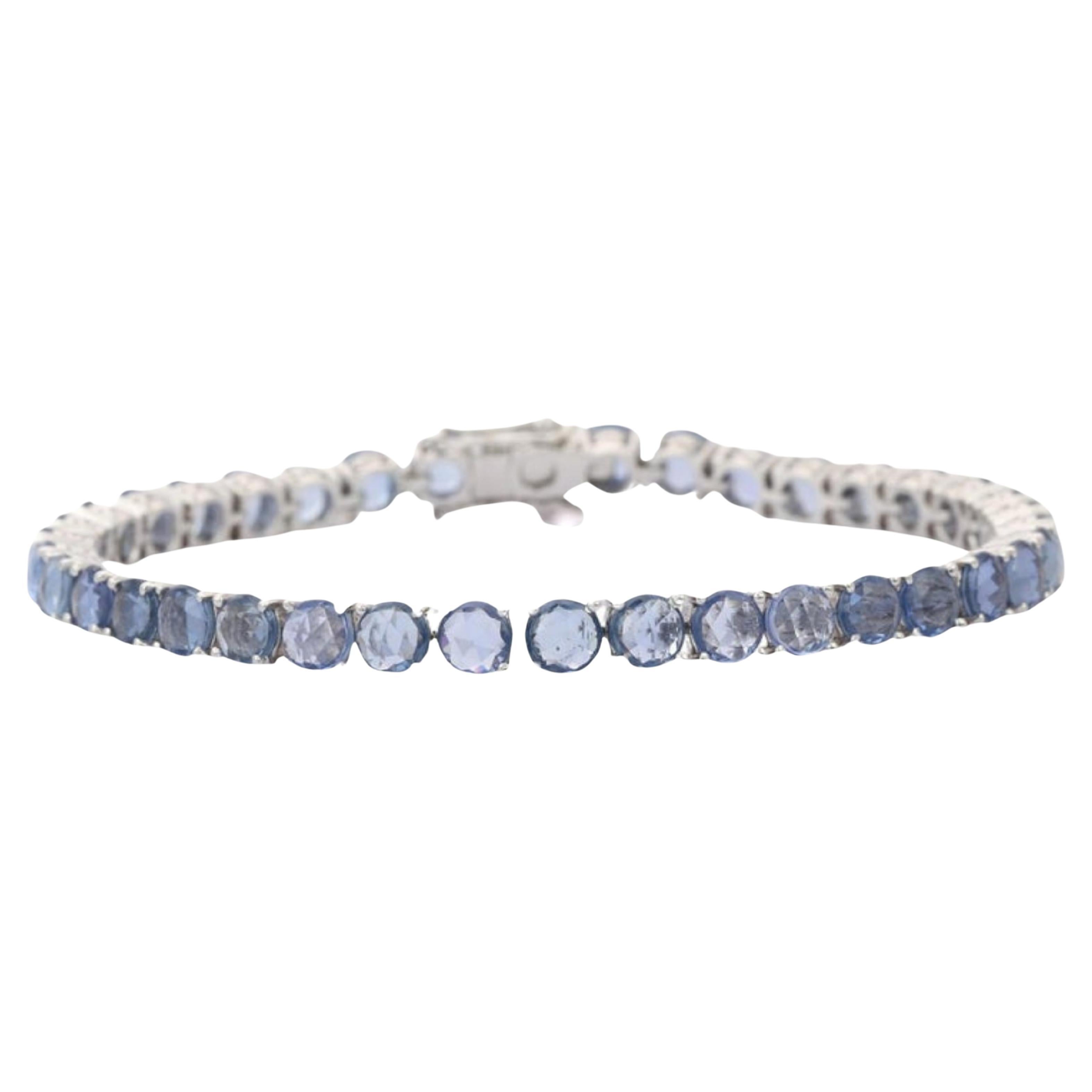 Bracelet tennis en or blanc massif 18 carats avec saphir bleu naturel de taille ronde