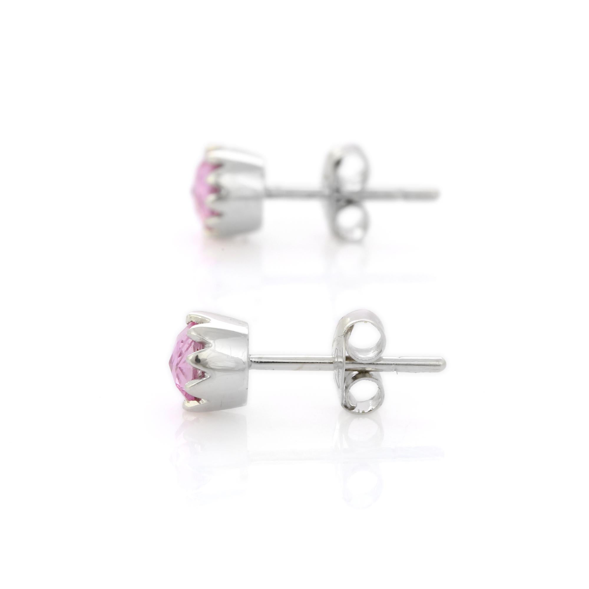 Round Cut Natural Pink Sapphire Stud Earrings in 18K White Gold In New Condition For Sale In Houston, TX