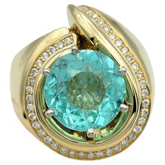 Anello con tormalina Paraiba taglio rotondo e diamanti a cupola in oro giallo 14 carati