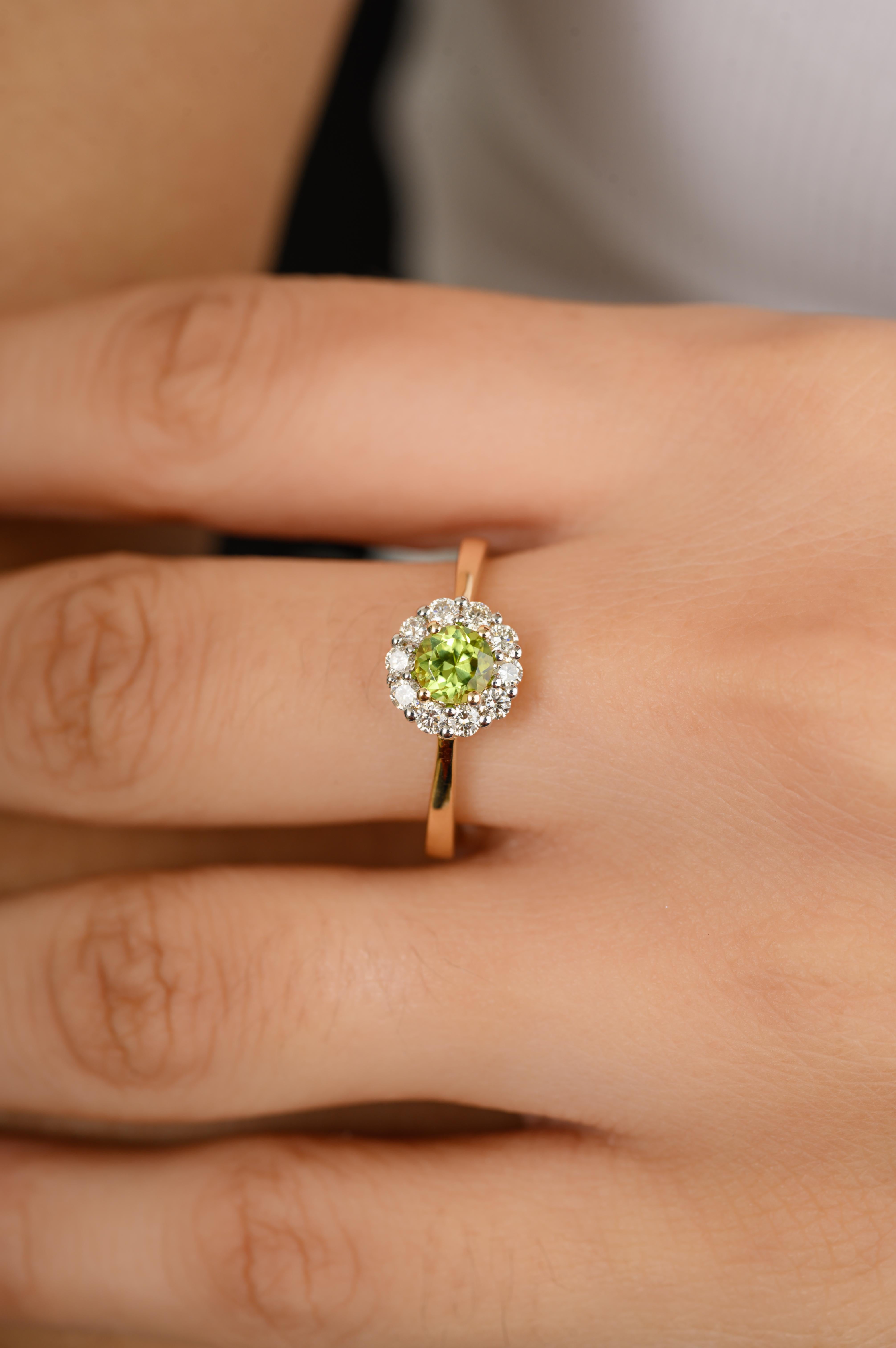 Im Angebot: Rundschliff Peridot Everyday Ring mit Halo aus 14k massivem Gelbgold mit Diamanten im Rundschliff () 4
