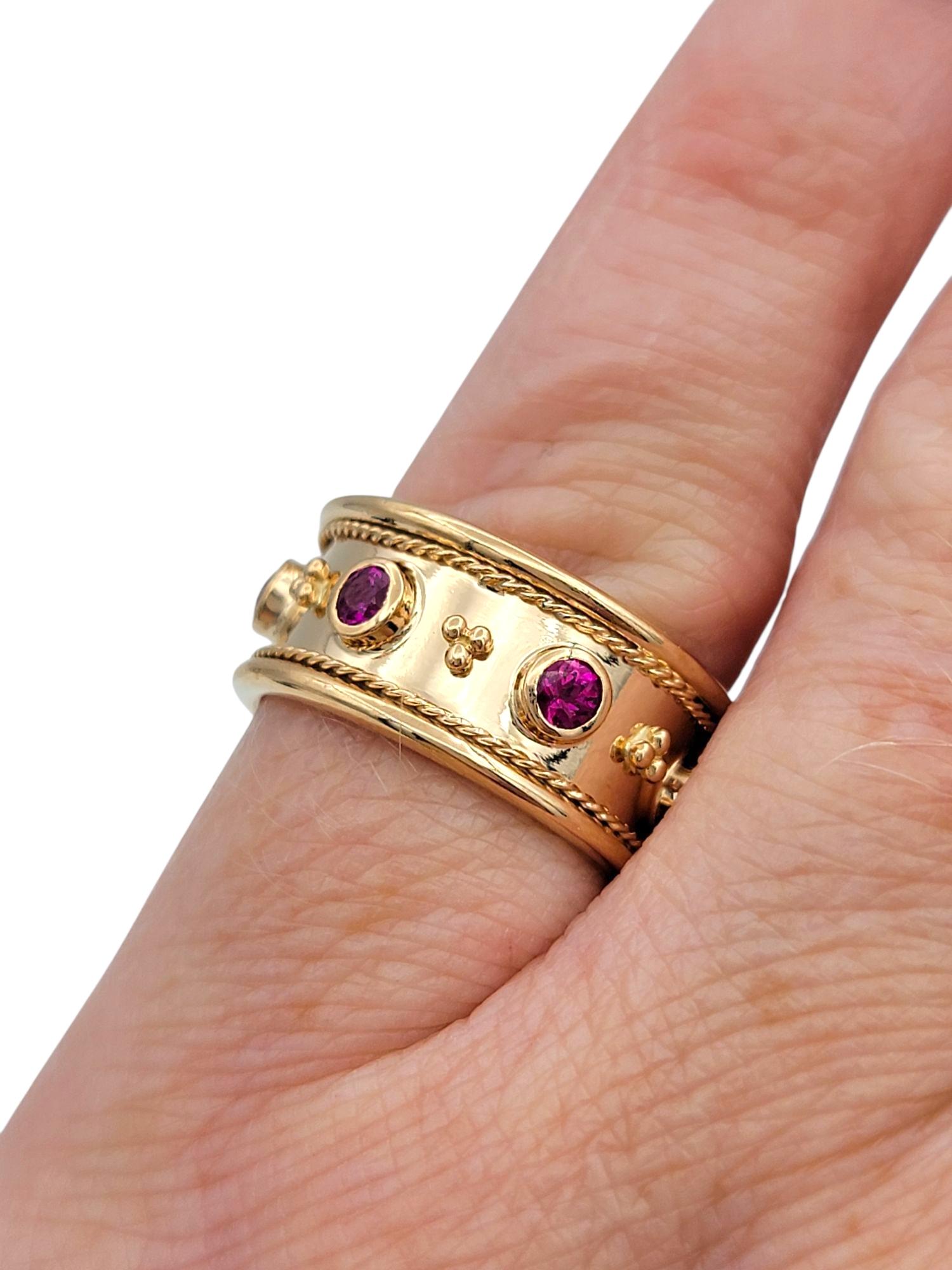 Round Cut Pink Sapphire Wide Band Ring with Milgrain Detail 18 Karat Rose Gold In condizioni buone in vendita a Scottsdale, AZ