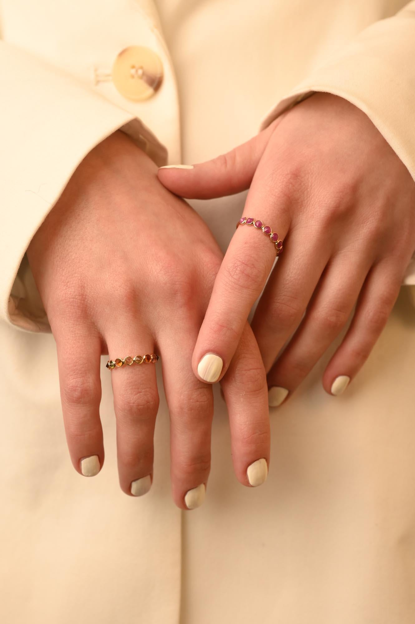 En vente :  Anneau d'éternité empilable en or jaune massif 14 carats avec rubis rouge de taille ronde 11