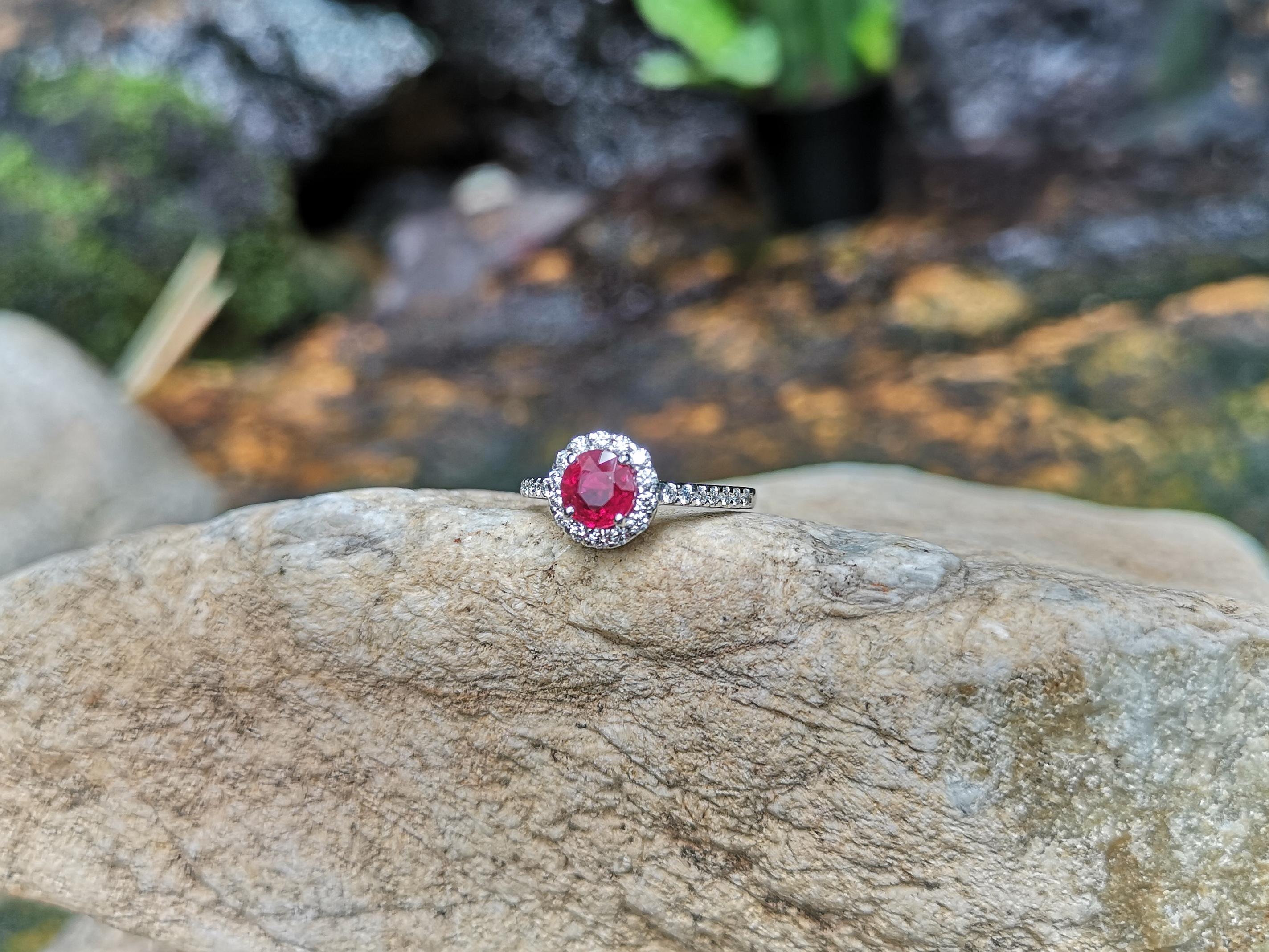 Round Cut Ruby with Diamond Ring Set in 18 Karat White Gold Setting For Sale 6
