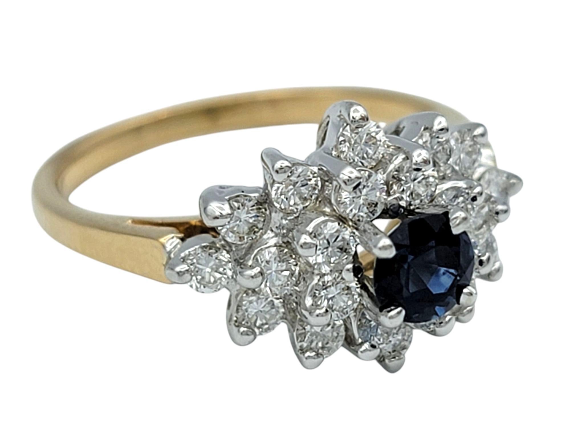 Rundschliff Saphir und Diamant-Cluster-Cocktailring aus zweifarbigem 14 Karat Gold im Zustand „Gut“ im Angebot in Scottsdale, AZ