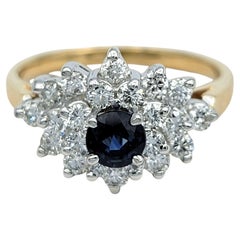 Rundschliff Saphir und Diamant-Cluster-Cocktailring aus zweifarbigem 14 Karat Gold