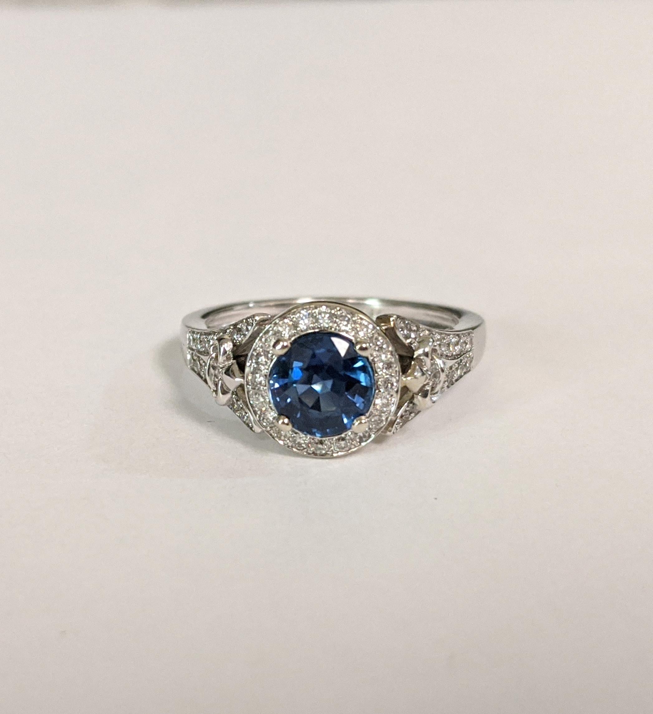 round cut sapphire engagement rings