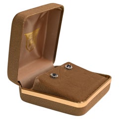 Orecchini con zaffiro taglio rotondo (circa 0,50 carati) con diamante aureolato, oro giallo