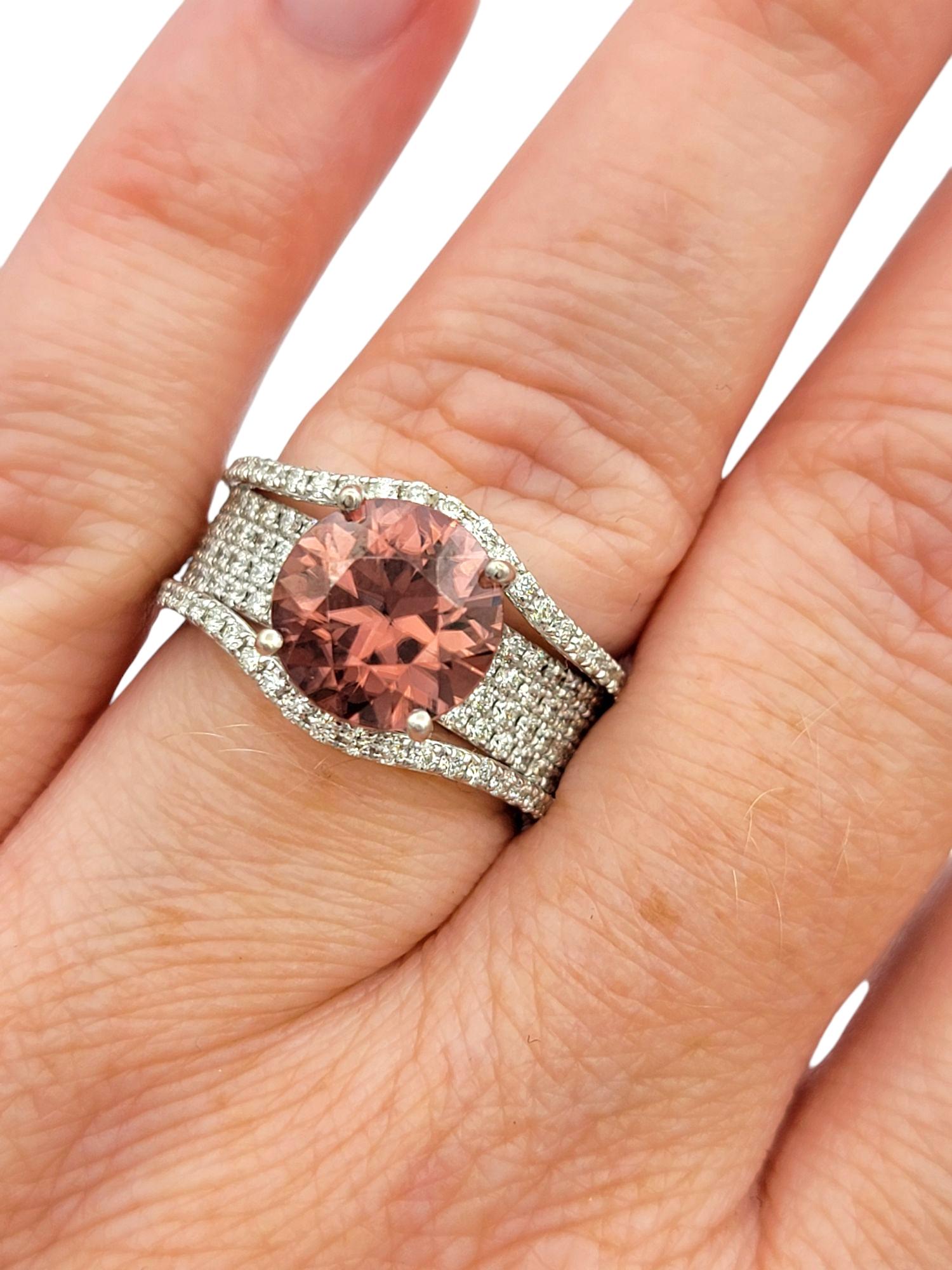 Bague cocktail à plusieurs rangées de tourmalines rondes et de diamants en or blanc 14 carats en vente 5