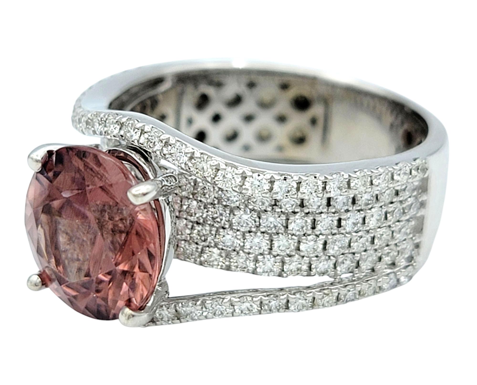 Contemporain Bague cocktail à plusieurs rangées de tourmalines rondes et de diamants en or blanc 14 carats en vente