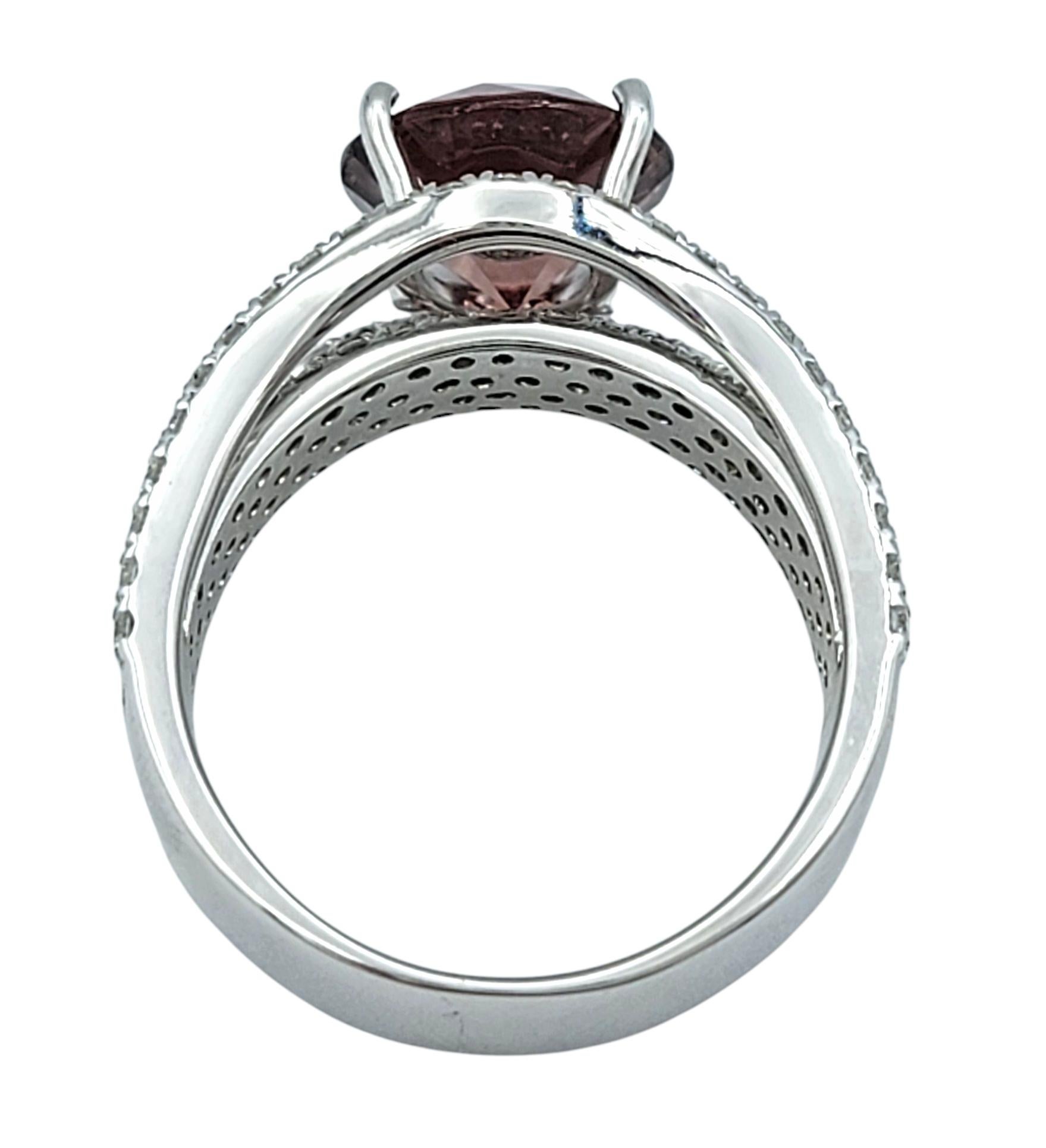 Bague cocktail à plusieurs rangées de tourmalines rondes et de diamants en or blanc 14 carats en vente 2