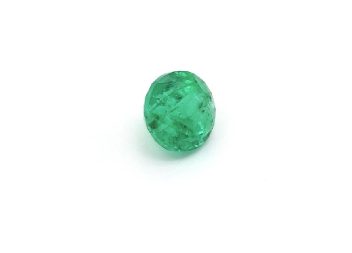 Émeraude de Russie de 2,05 carats de taille ronde et vert vif certifiée ICL Neuf - En vente à Bangkok, TH
