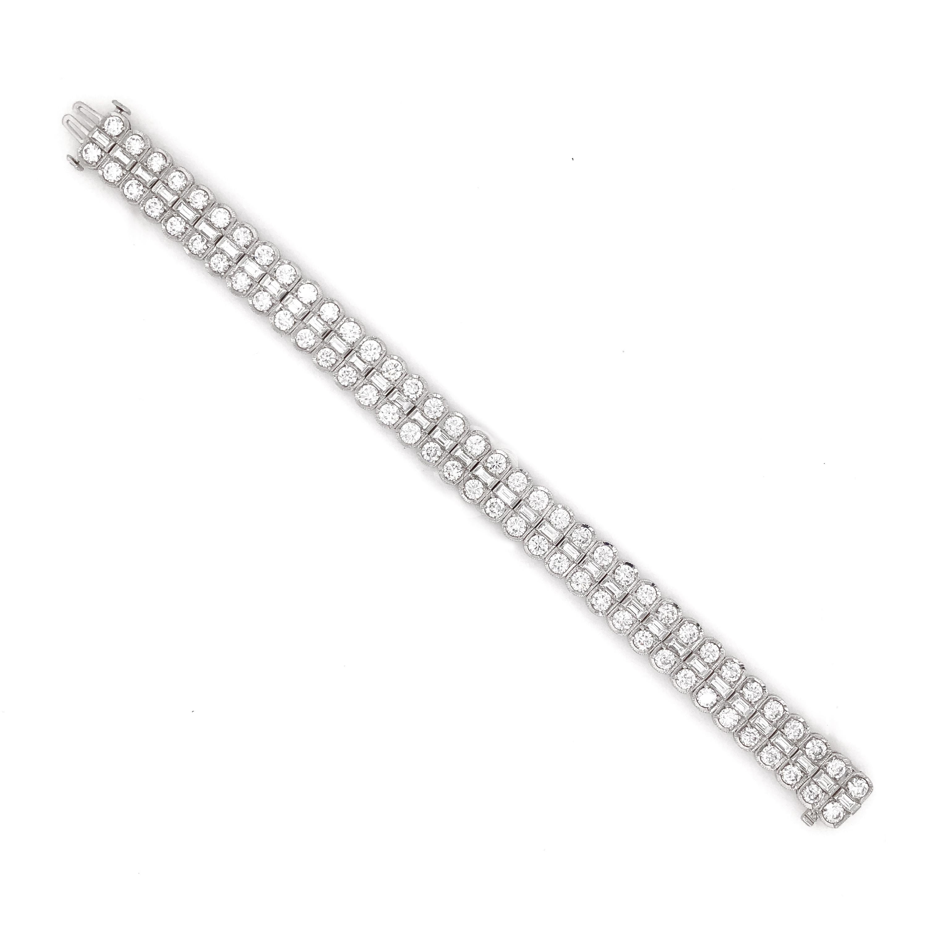 Contemporary Round Cut White Diamonds 18.09 Carat Platinum Link Tennis Bracelet For Sale