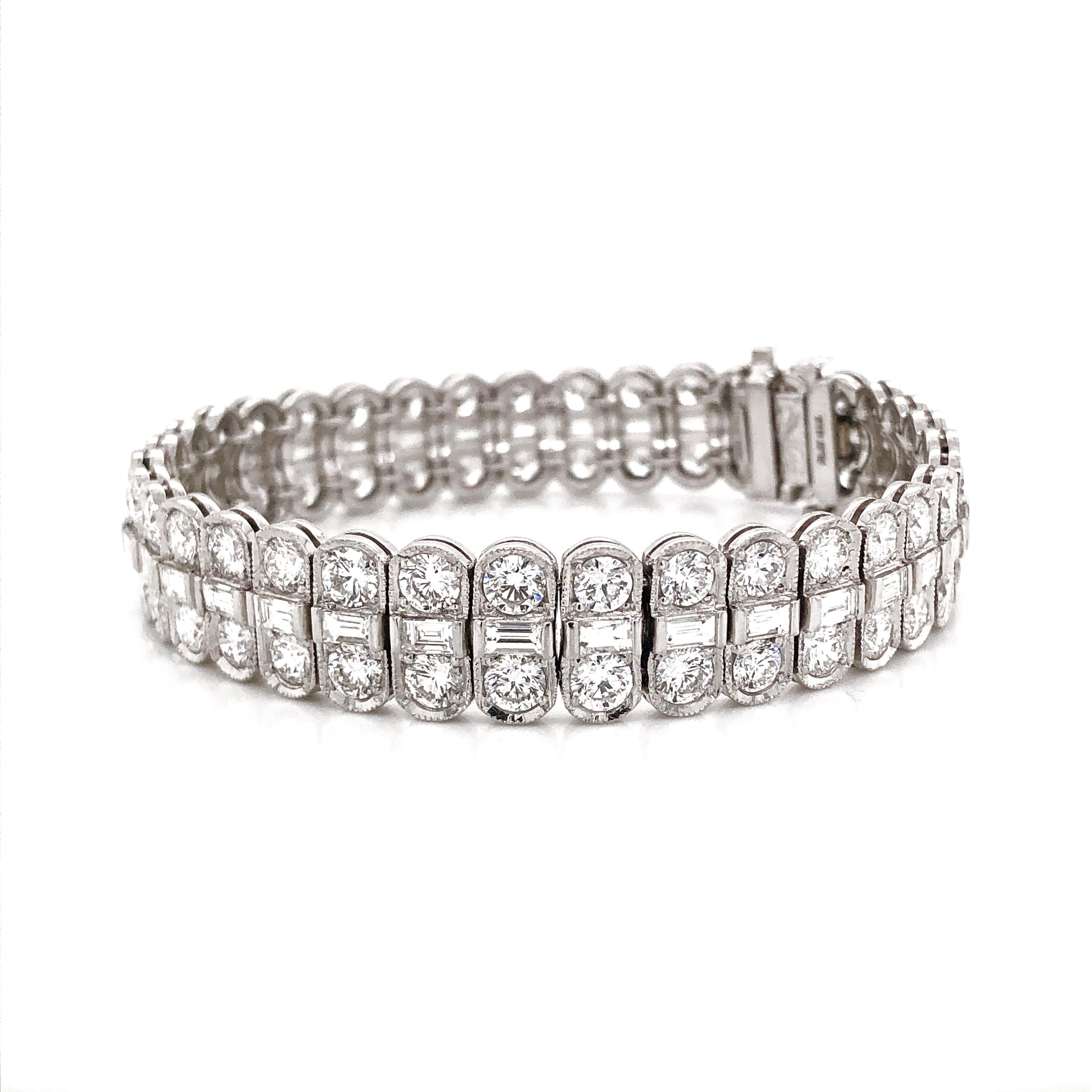 Round Cut White Diamonds 18.09 Carat Platinum Link Tennis Bracelet In New Condition For Sale In New York, NY