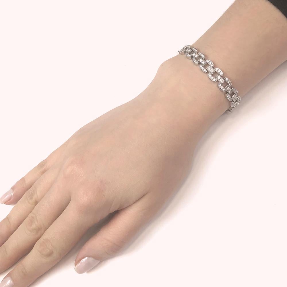 Contemporary chain link design diamond platinum bracelet with a touch of retro and vintage. 
Covered by round cut white diamonds 4.36 ct in total.
Diamonds are all natural in G-H Color Clarity VS. 
Platinum 950 metal.  
Width: 0.8 cm
Height: 17.6