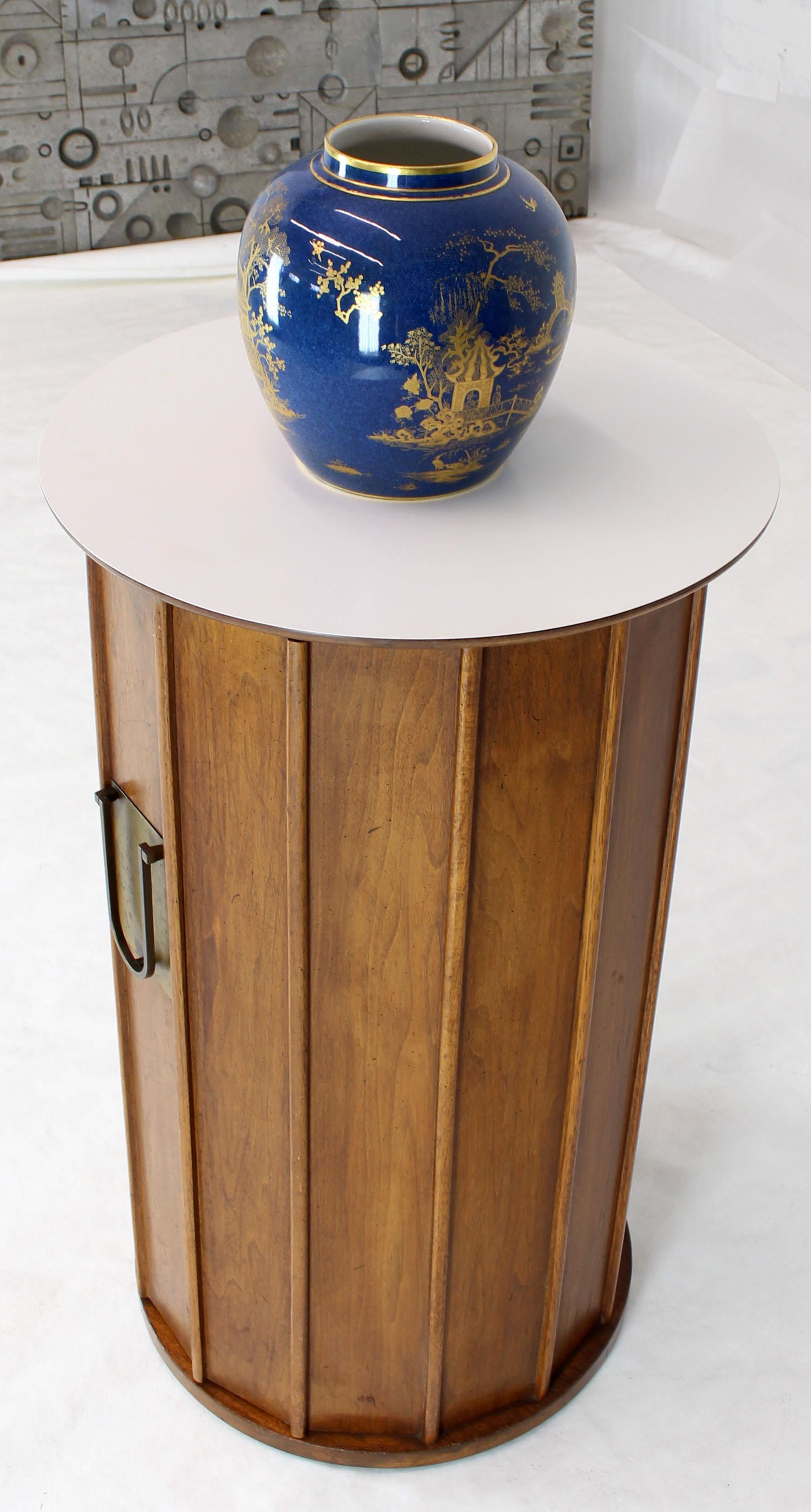 Round Cylinder Shape Pedestal Bar Cabinet Storage Cabinet with Brass Hardware In Good Condition In Rockaway, NJ