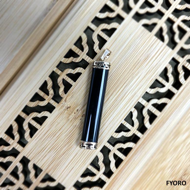 Cabochon Round Cylindric Pillar Black Onyx Pendant (With Solid 14K Yellow Gold) For Sale