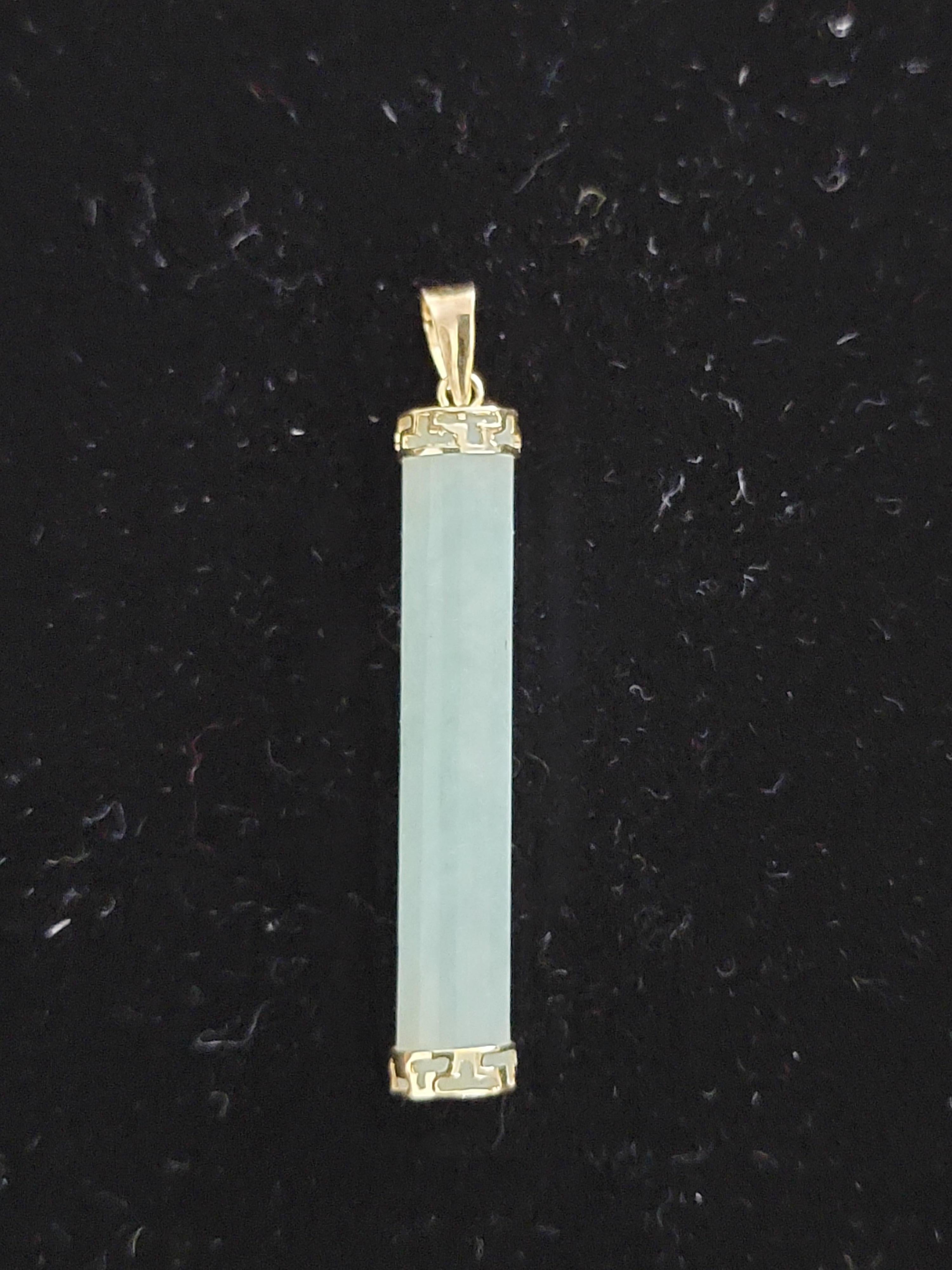 Round Cylindric Pillar Green A-Jade Pendant (With Solid 14K Yellow Gold) For Sale 1