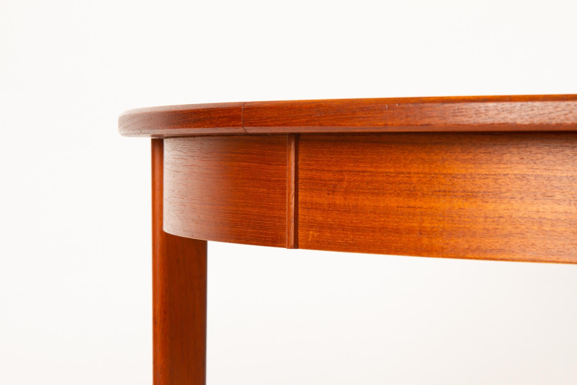 Round Danish Extendable Teak Dining Table, 1960s 5