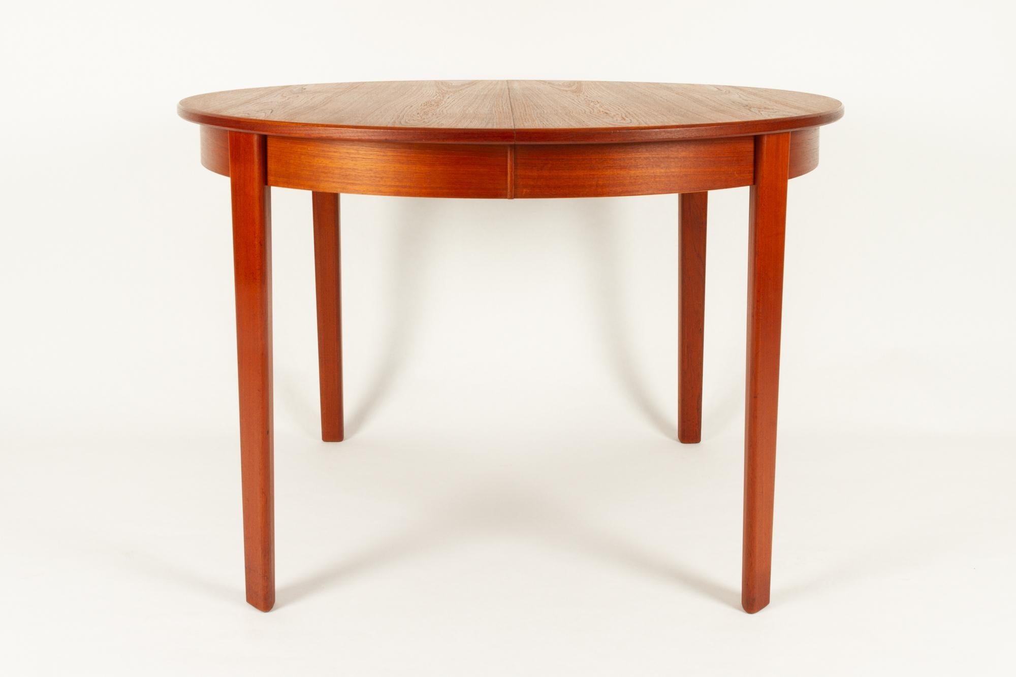 Round Danish Extendable Teak Dining Table, 1960s 6