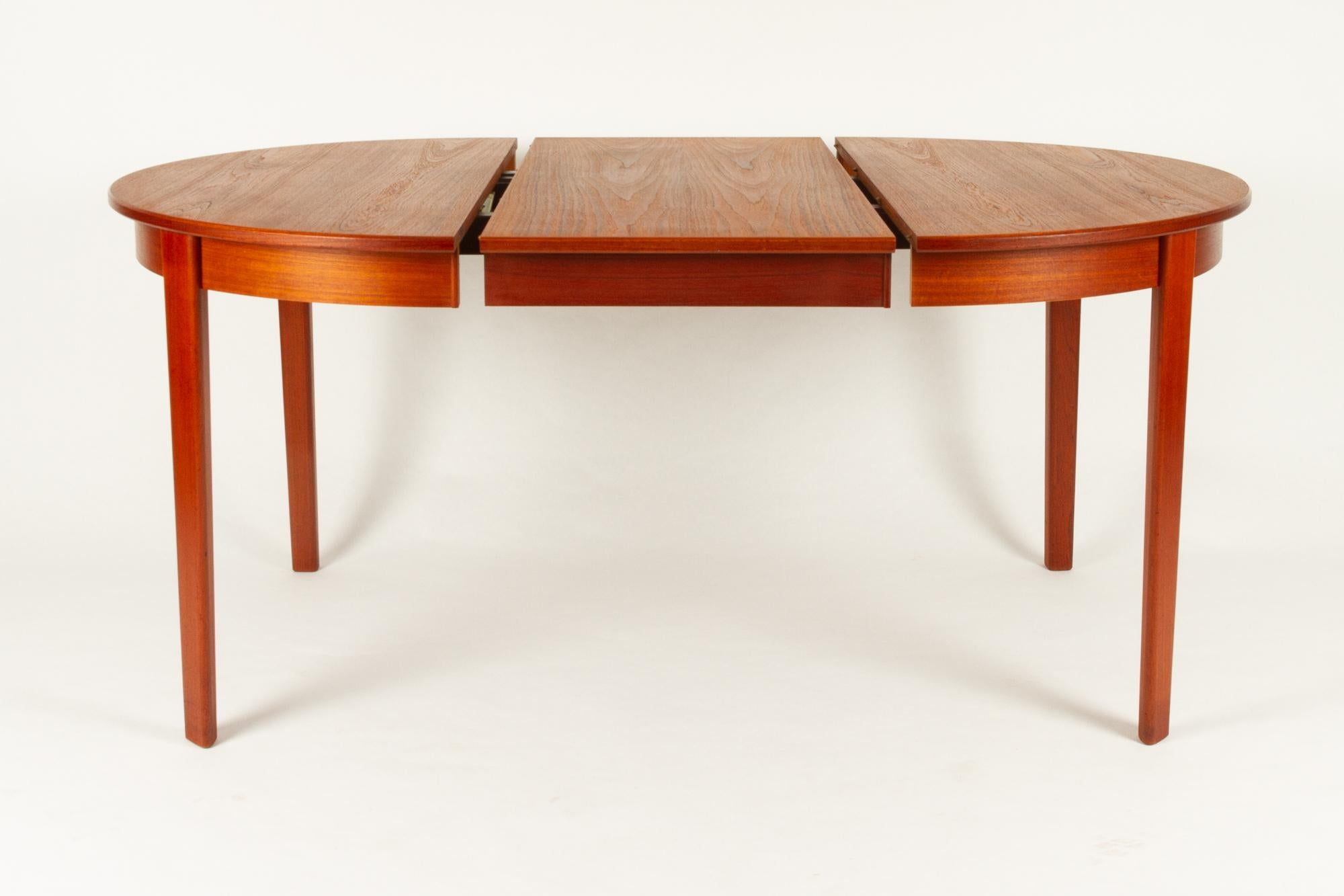 Round Danish Extendable Teak Dining Table, 1960s 7