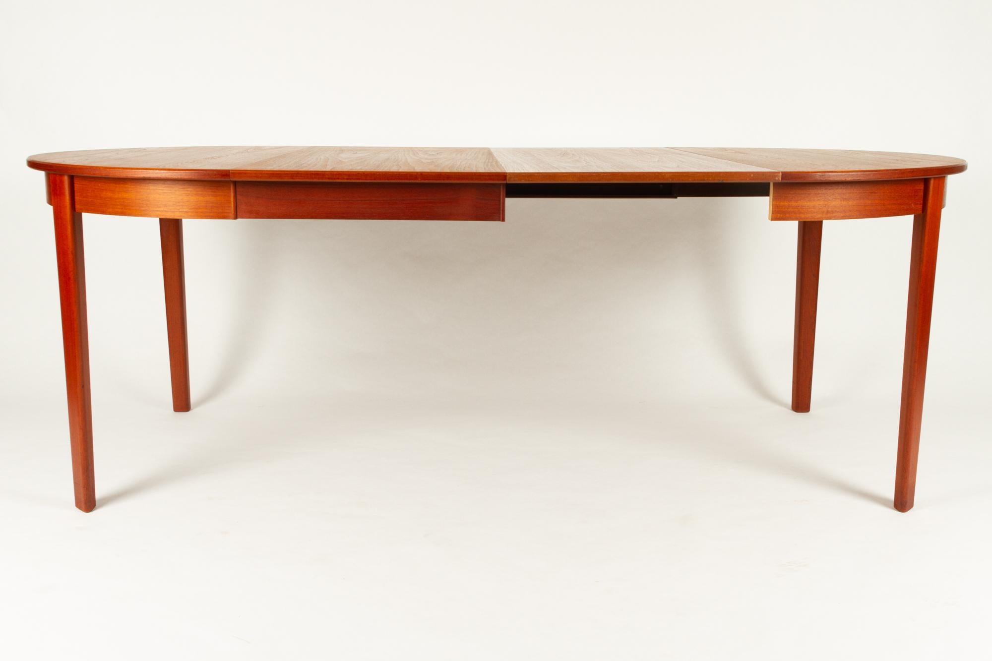 Round Danish Extendable Teak Dining Table, 1960s 8