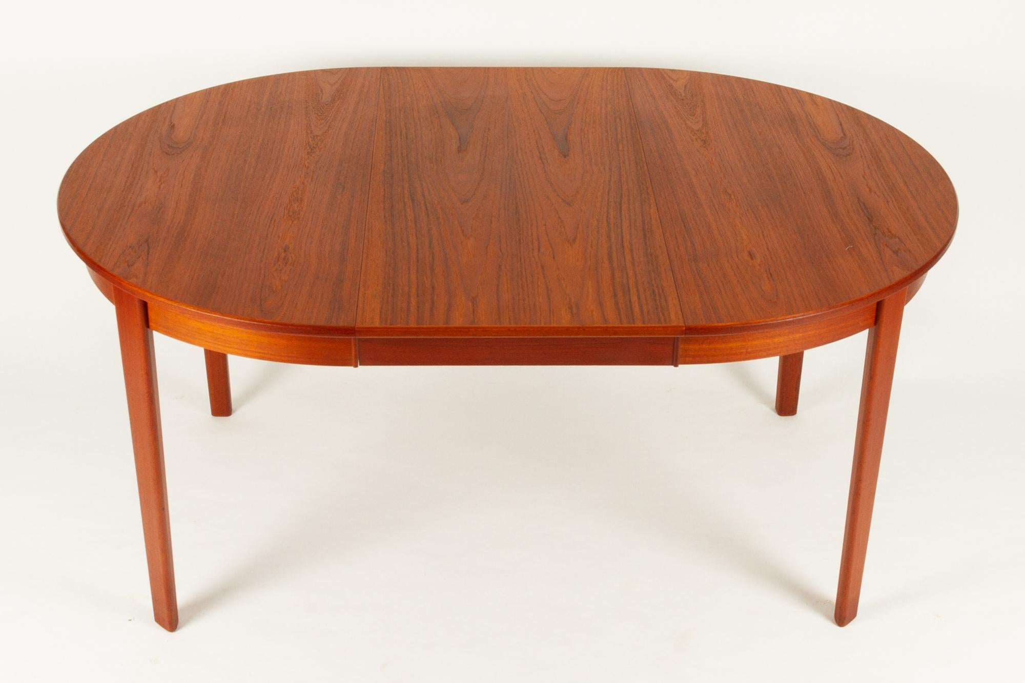 Round Danish Extendable Teak Dining Table, 1960s 10