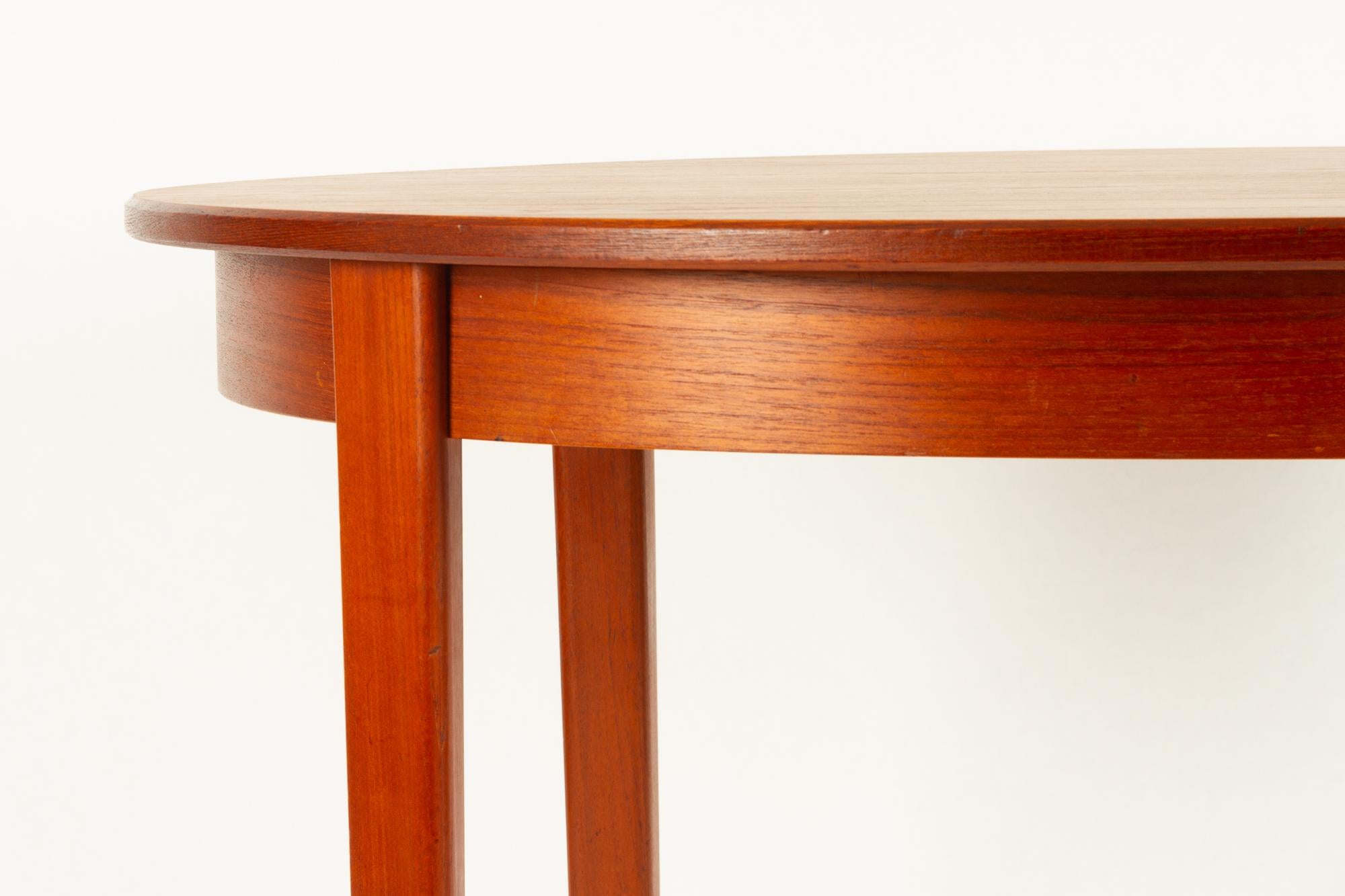 Round Danish Extendable Teak Dining Table, 1960s 11