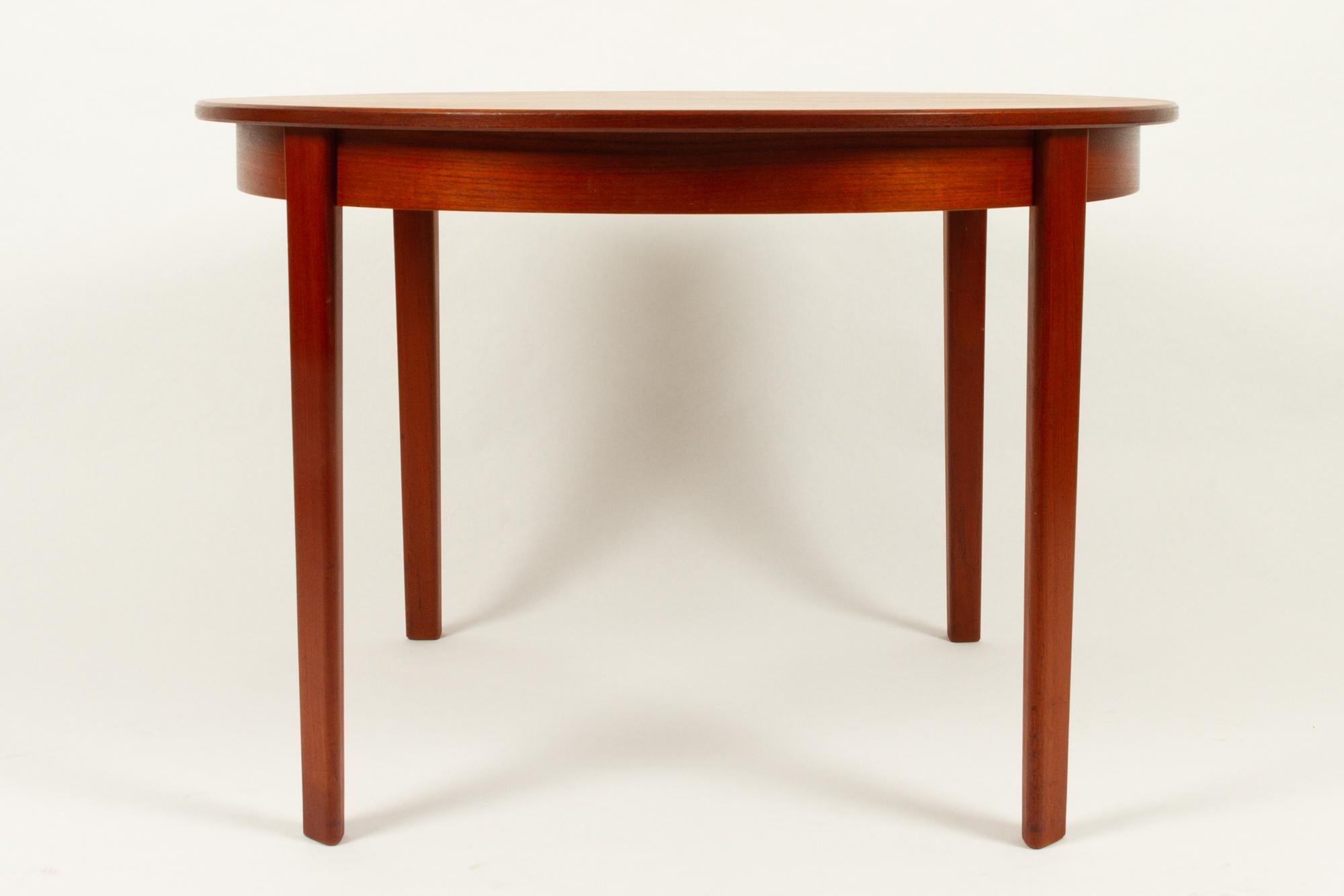 Round Danish Extendable Teak Dining Table, 1960s In Good Condition In Asaa, DK