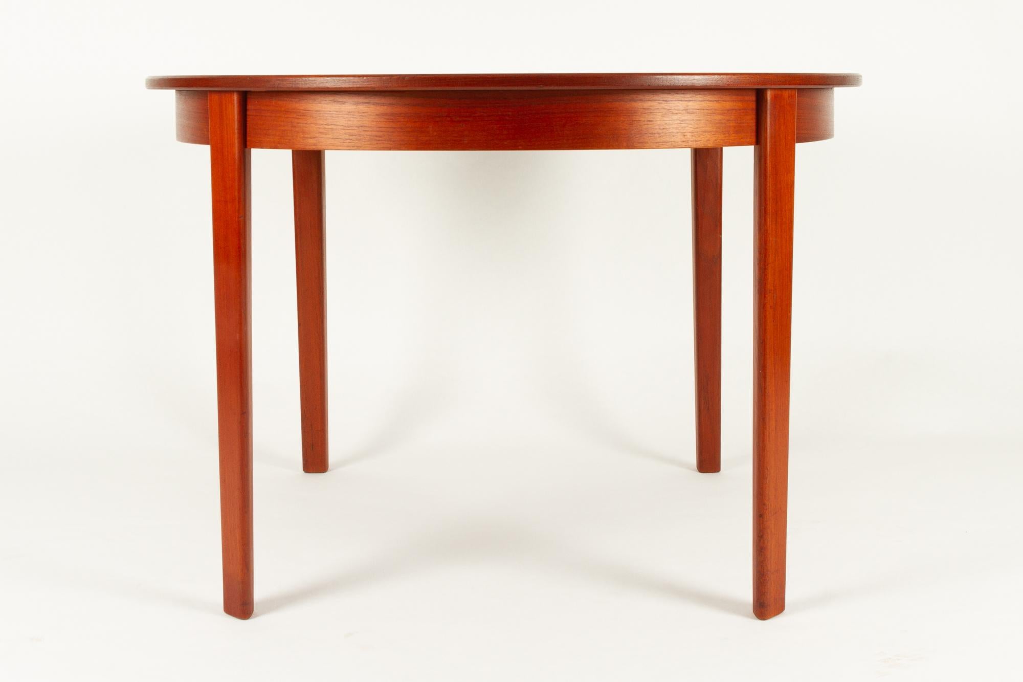 Round Danish Extendable Teak Dining Table, 1960s 1