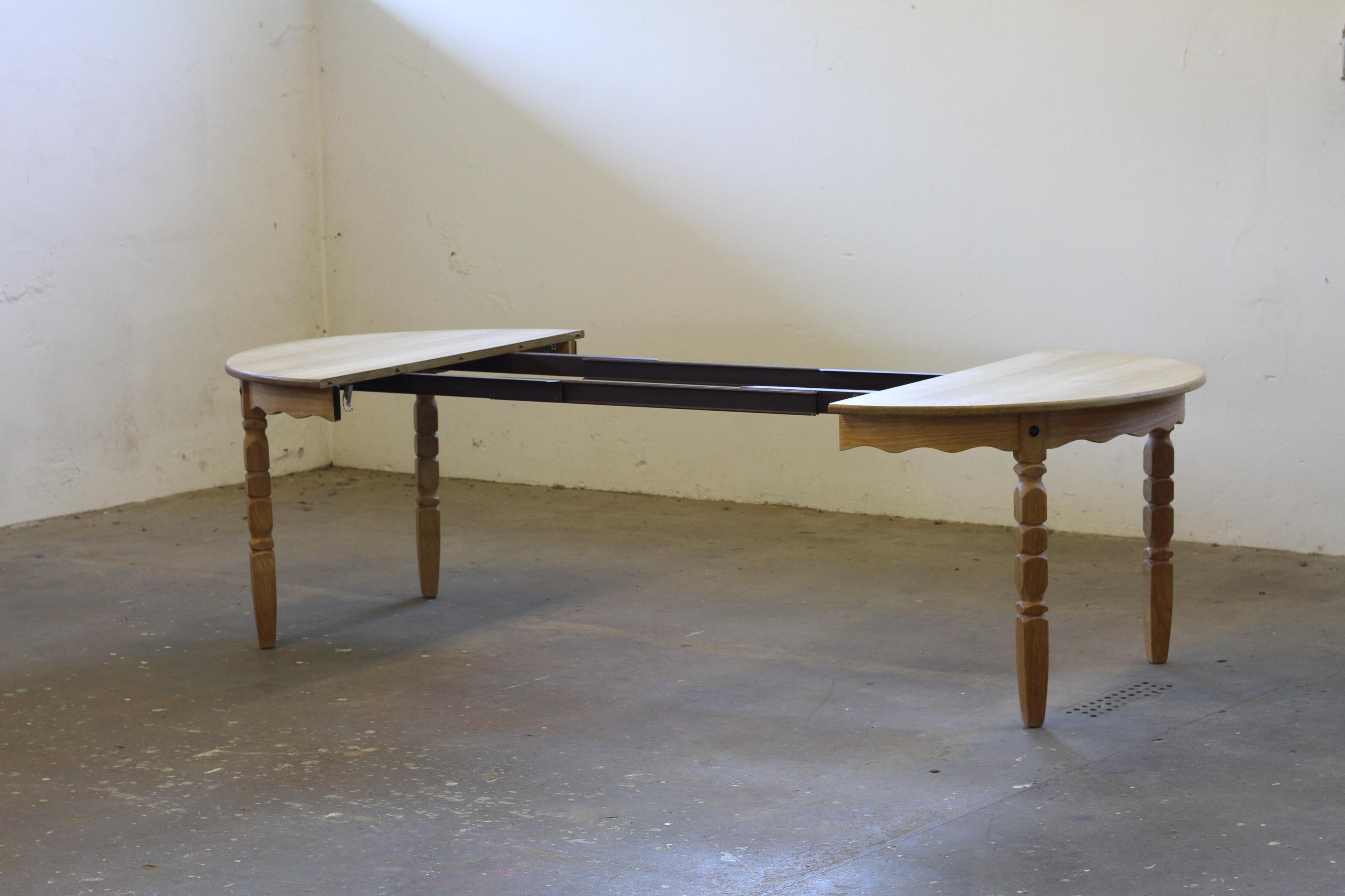 Round Danish Extending Dining Table in Light Oak, Henning Kjærnulf, 1960s For Sale 5