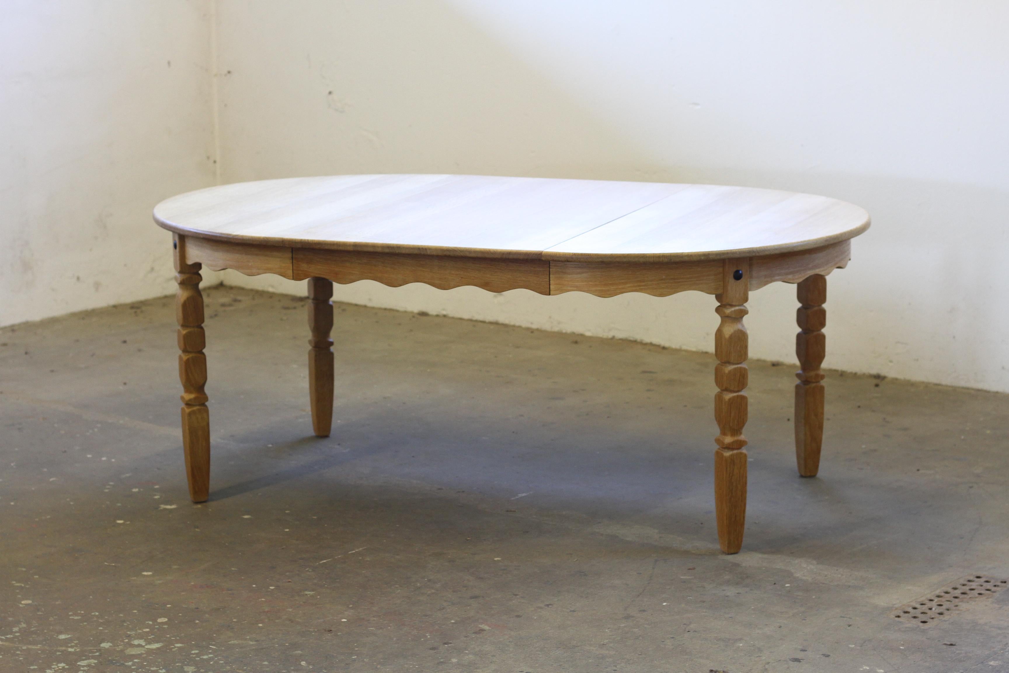 Round Danish Extending Dining Table in Light Oak, Henning Kjærnulf, 1960s For Sale 6
