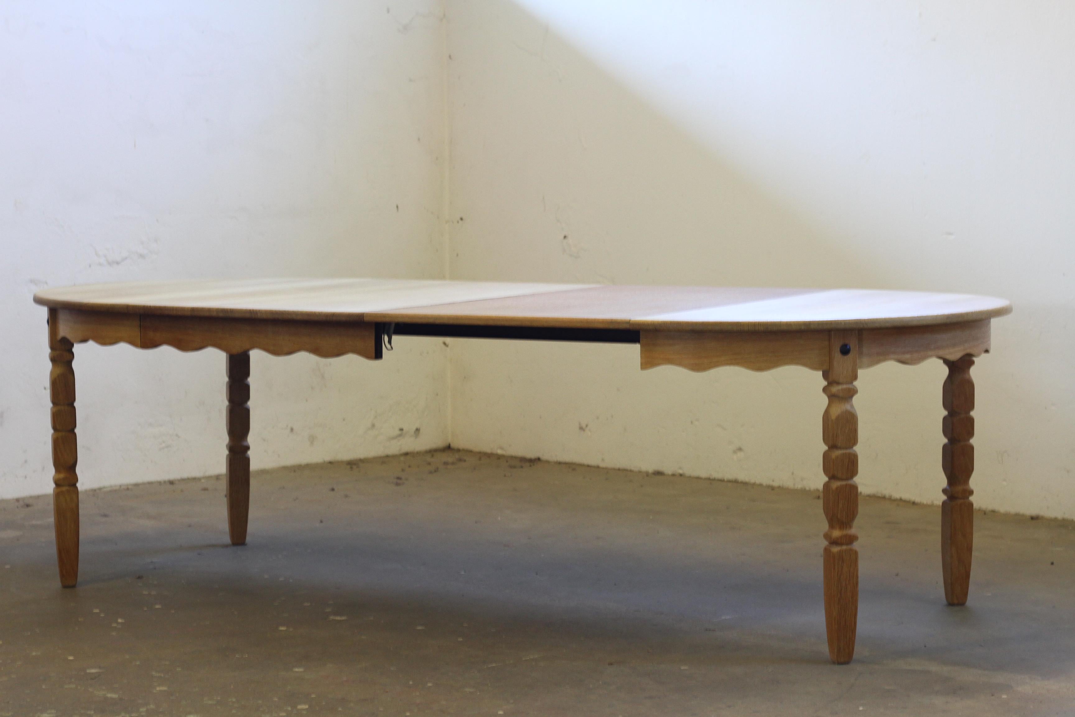 Round Danish Extending Dining Table in Light Oak, Henning Kjærnulf, 1960s For Sale 12